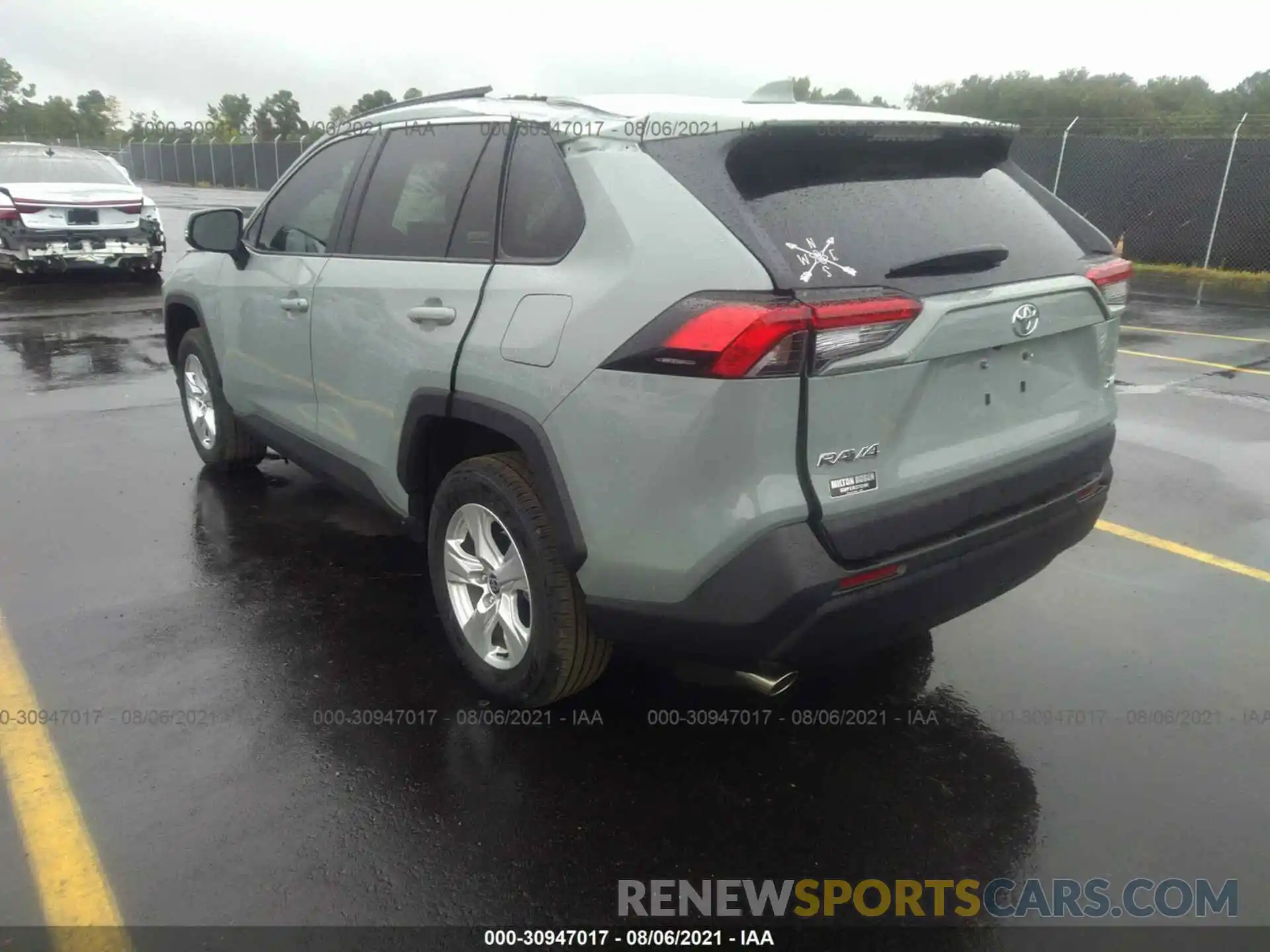 3 Photograph of a damaged car 2T3W1RFV9MW135218 TOYOTA RAV4 2021