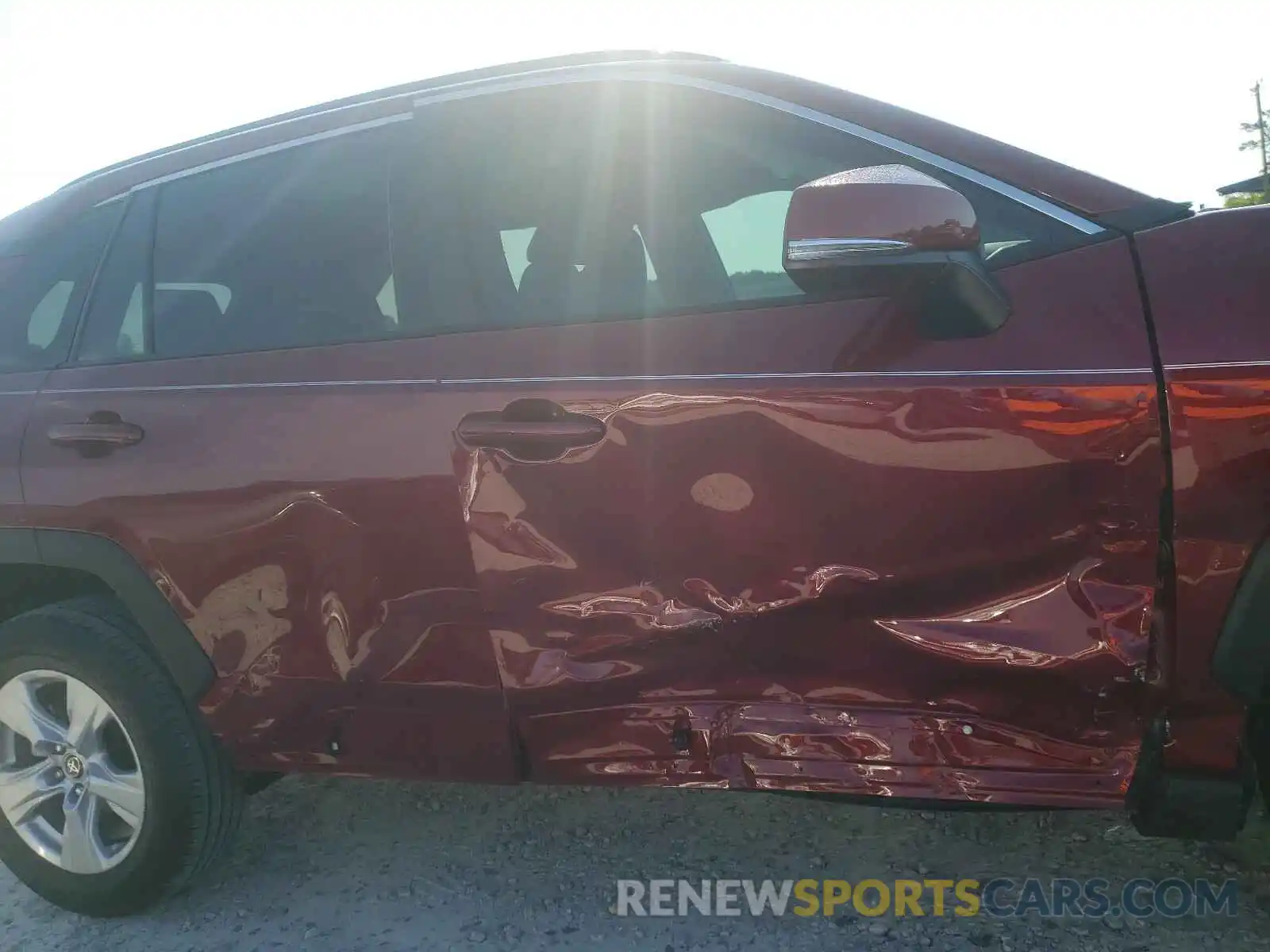 9 Photograph of a damaged car 2T3W1RFV9MW140404 TOYOTA RAV4 2021