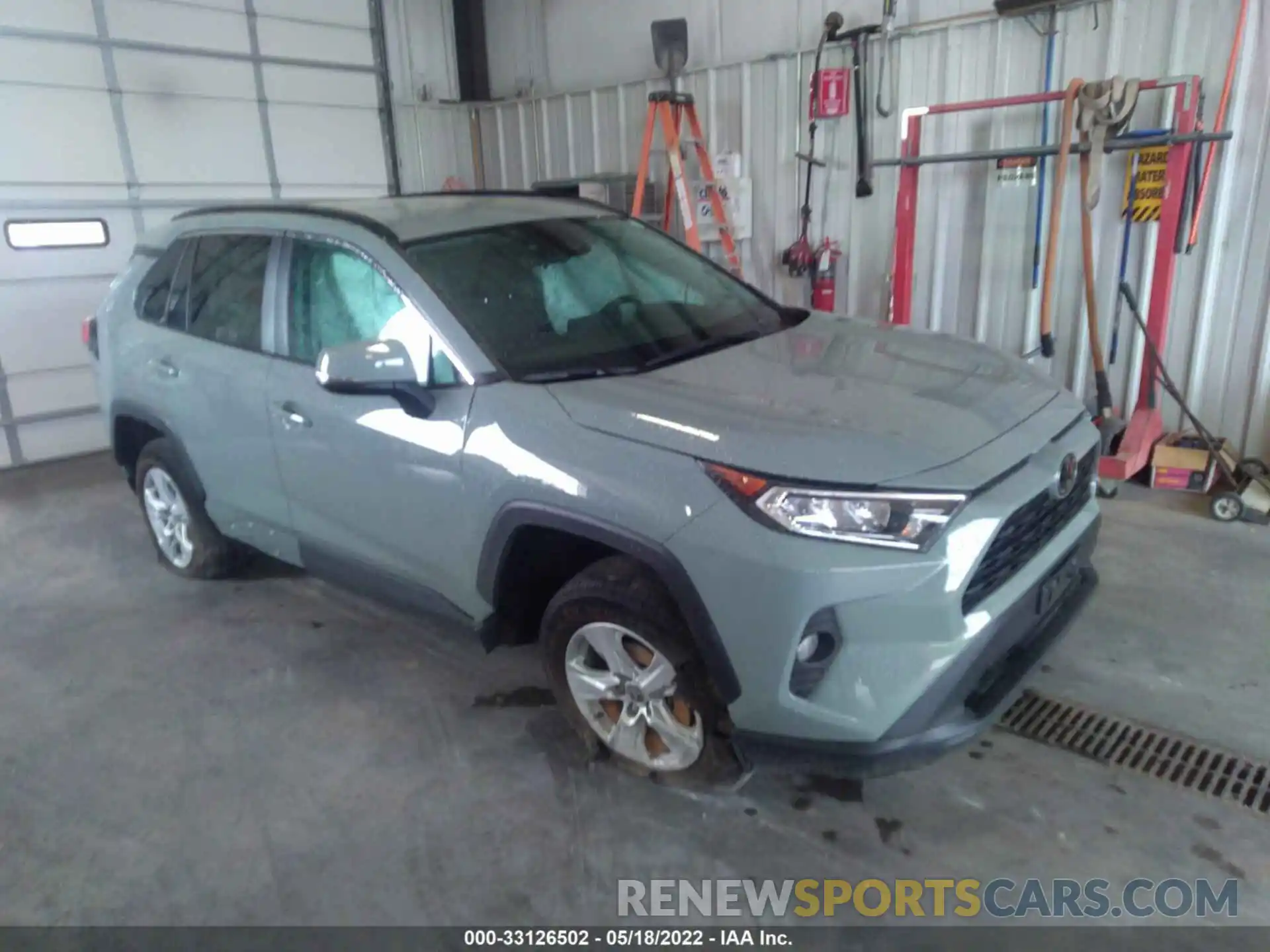 1 Photograph of a damaged car 2T3W1RFV9MW152861 TOYOTA RAV4 2021