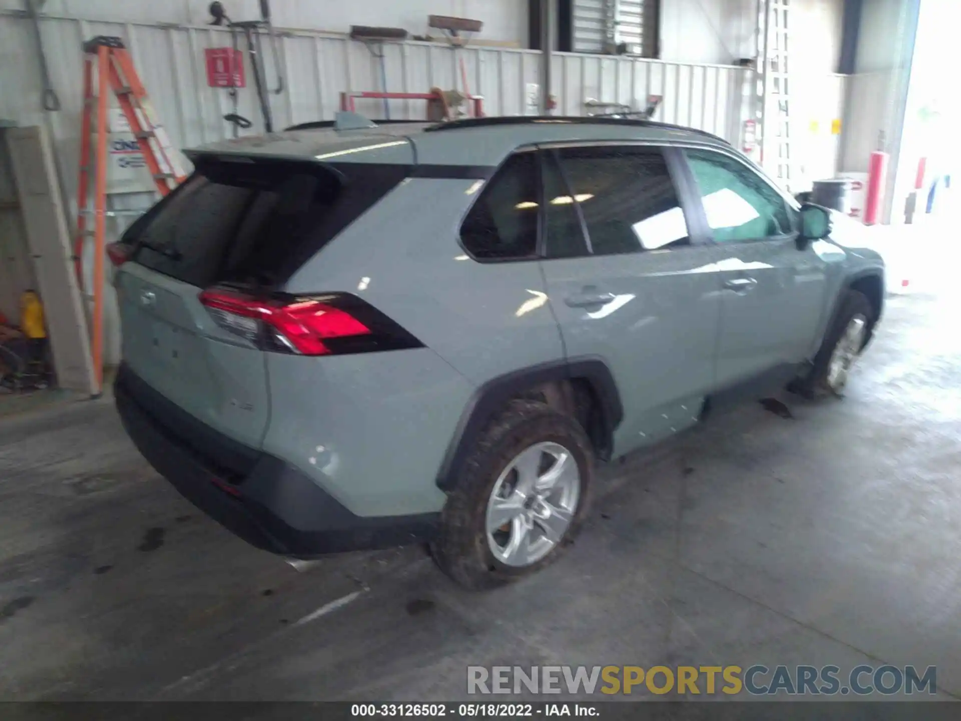 4 Photograph of a damaged car 2T3W1RFV9MW152861 TOYOTA RAV4 2021