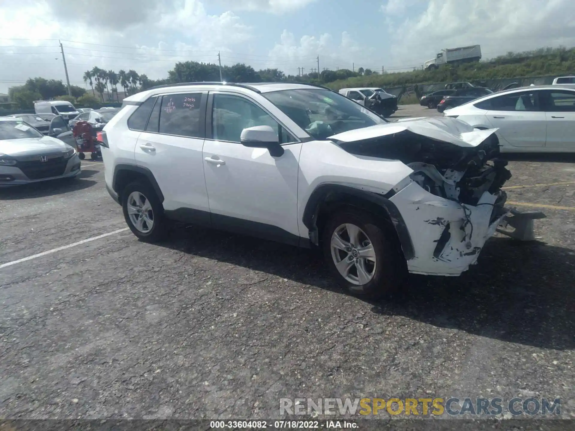 1 Photograph of a damaged car 2T3W1RFV9MW167005 TOYOTA RAV4 2021