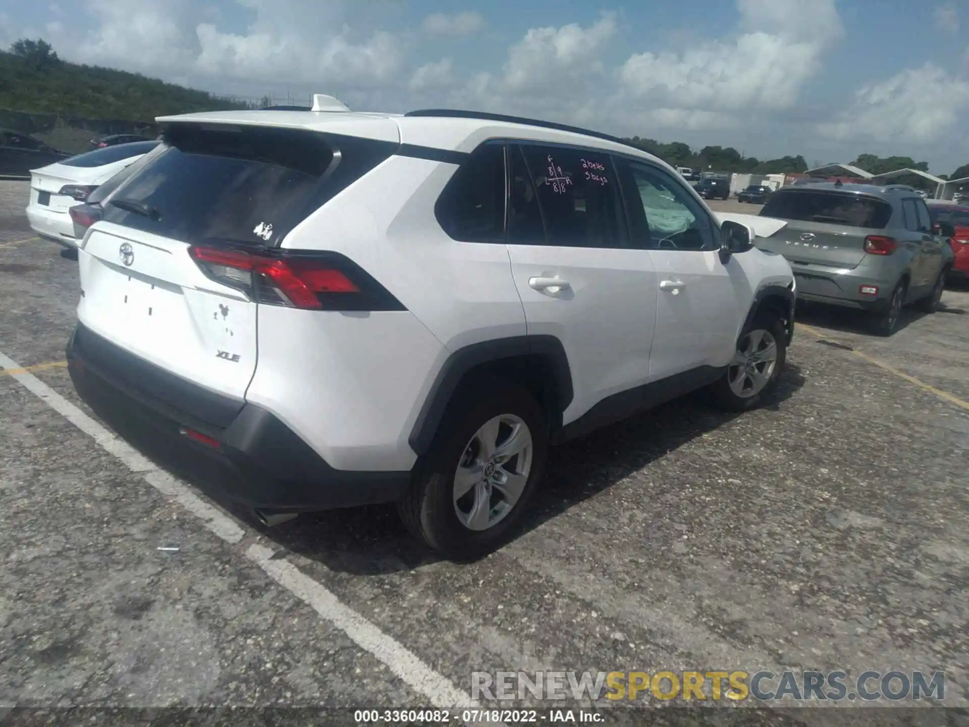 4 Photograph of a damaged car 2T3W1RFV9MW167005 TOYOTA RAV4 2021