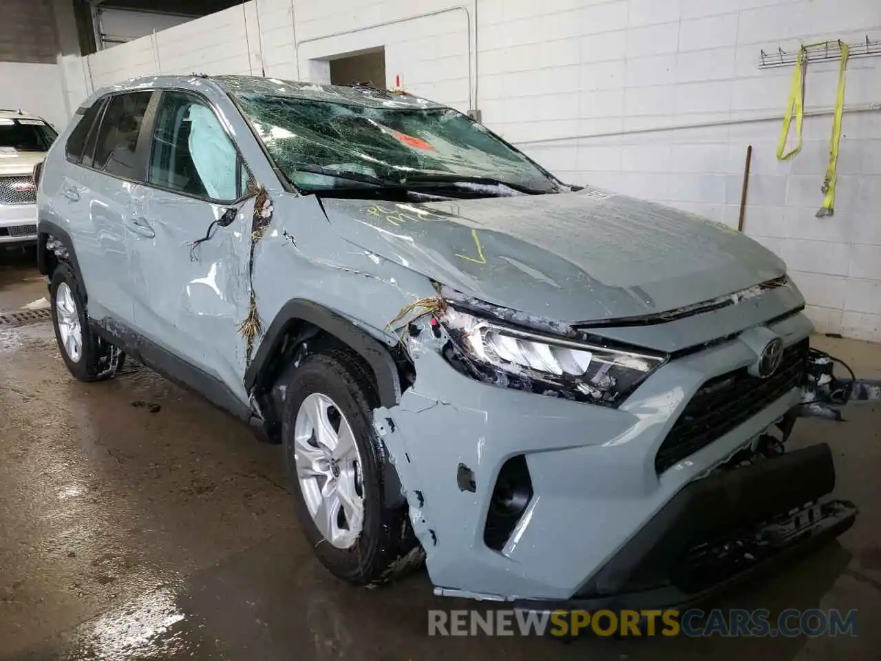 1 Photograph of a damaged car 2T3W1RFV9MW169935 TOYOTA RAV4 2021