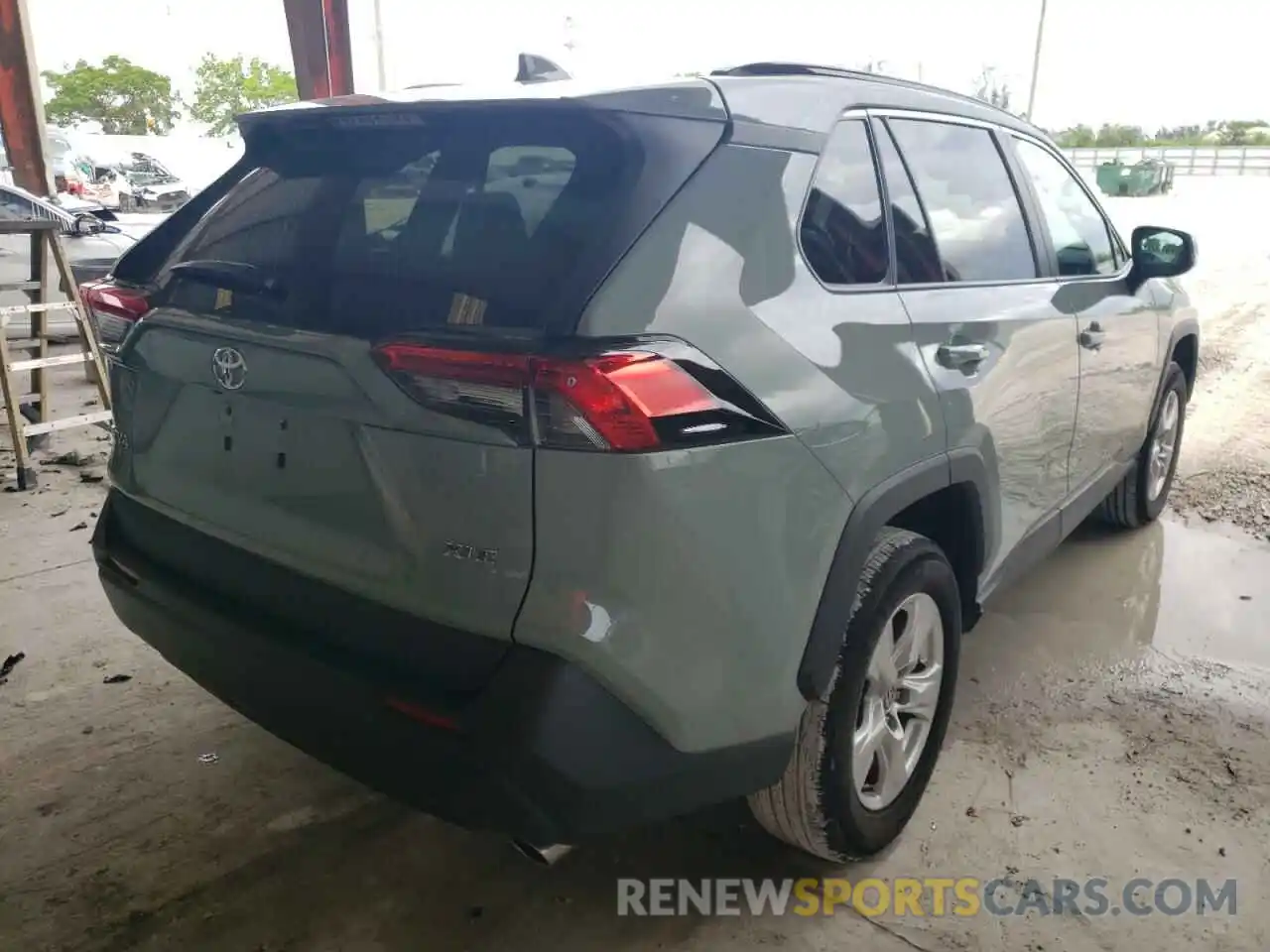 4 Photograph of a damaged car 2T3W1RFV9MW178375 TOYOTA RAV4 2021