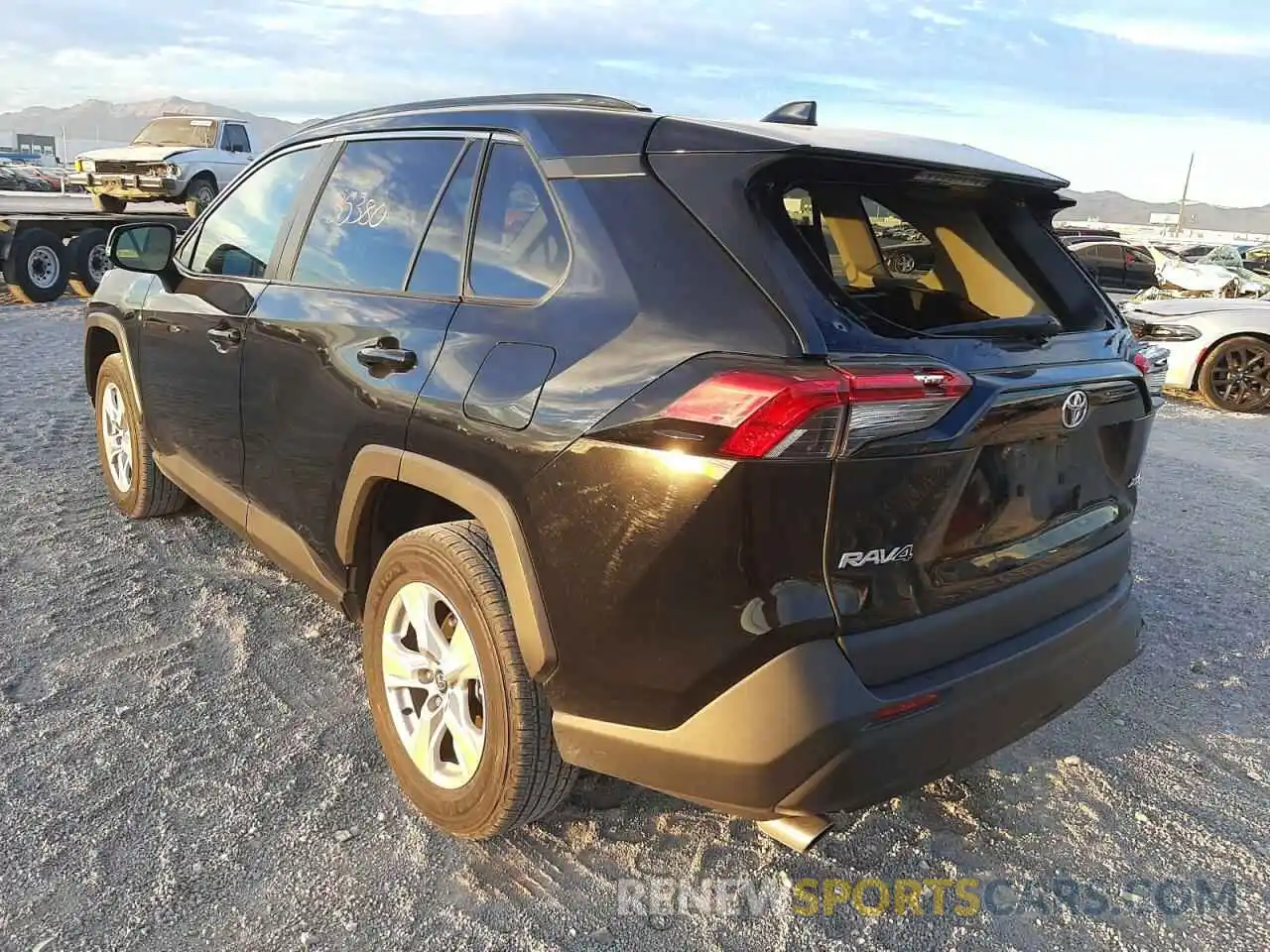 3 Фотография поврежденного автомобиля 2T3W1RFVXMC096950 TOYOTA RAV4 2021