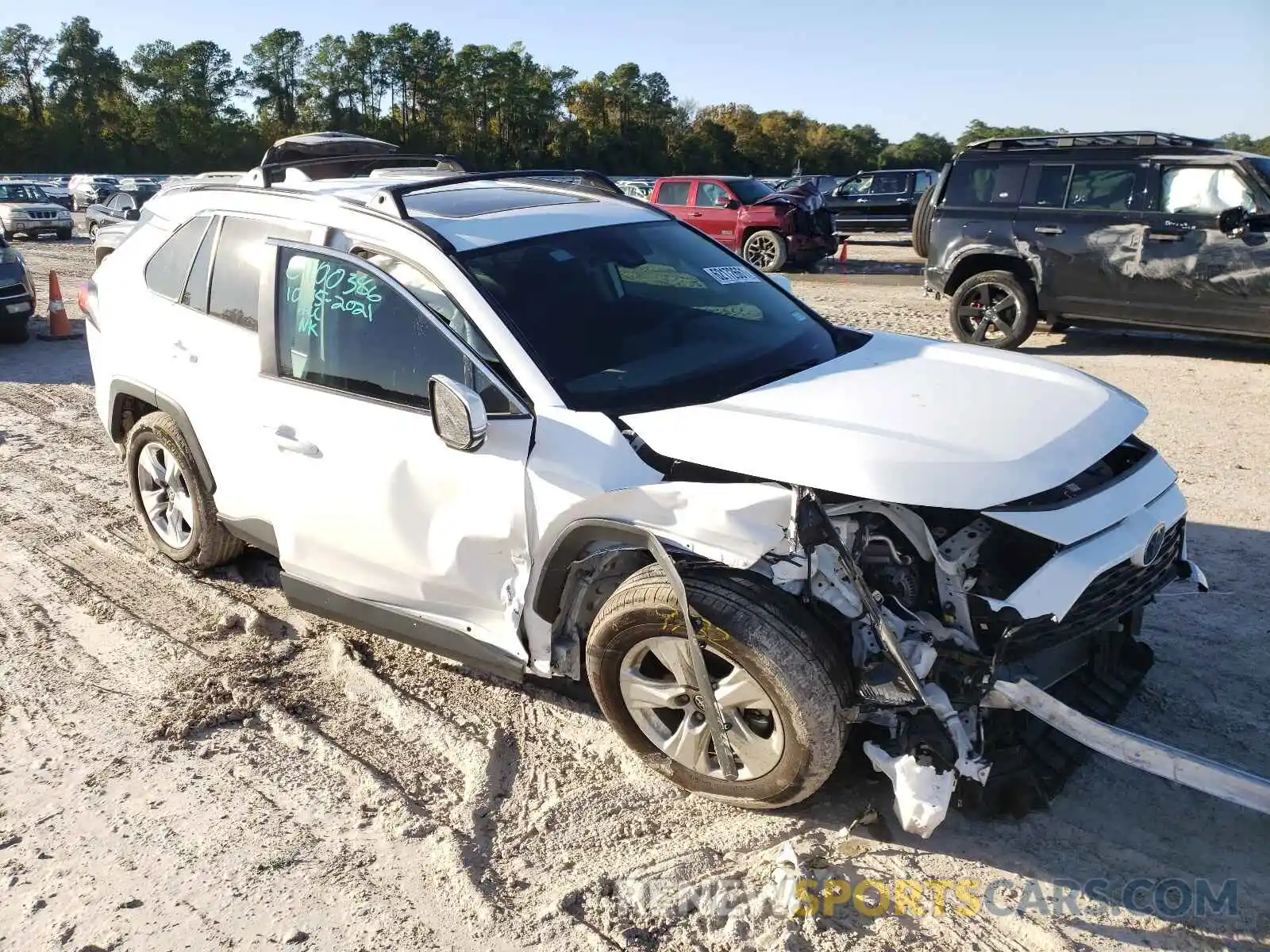 1 Photograph of a damaged car 2T3W1RFVXMC119918 TOYOTA RAV4 2021