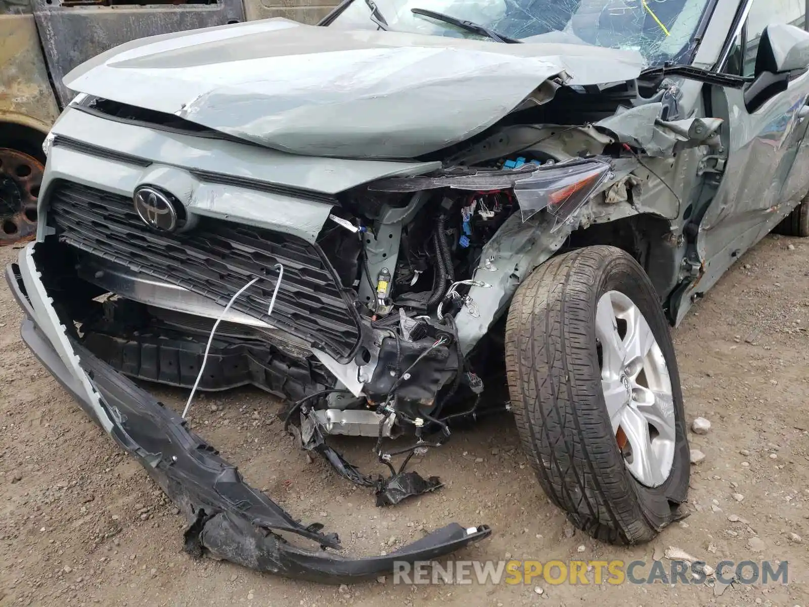 9 Photograph of a damaged car 2T3W1RFVXMW104737 TOYOTA RAV4 2021