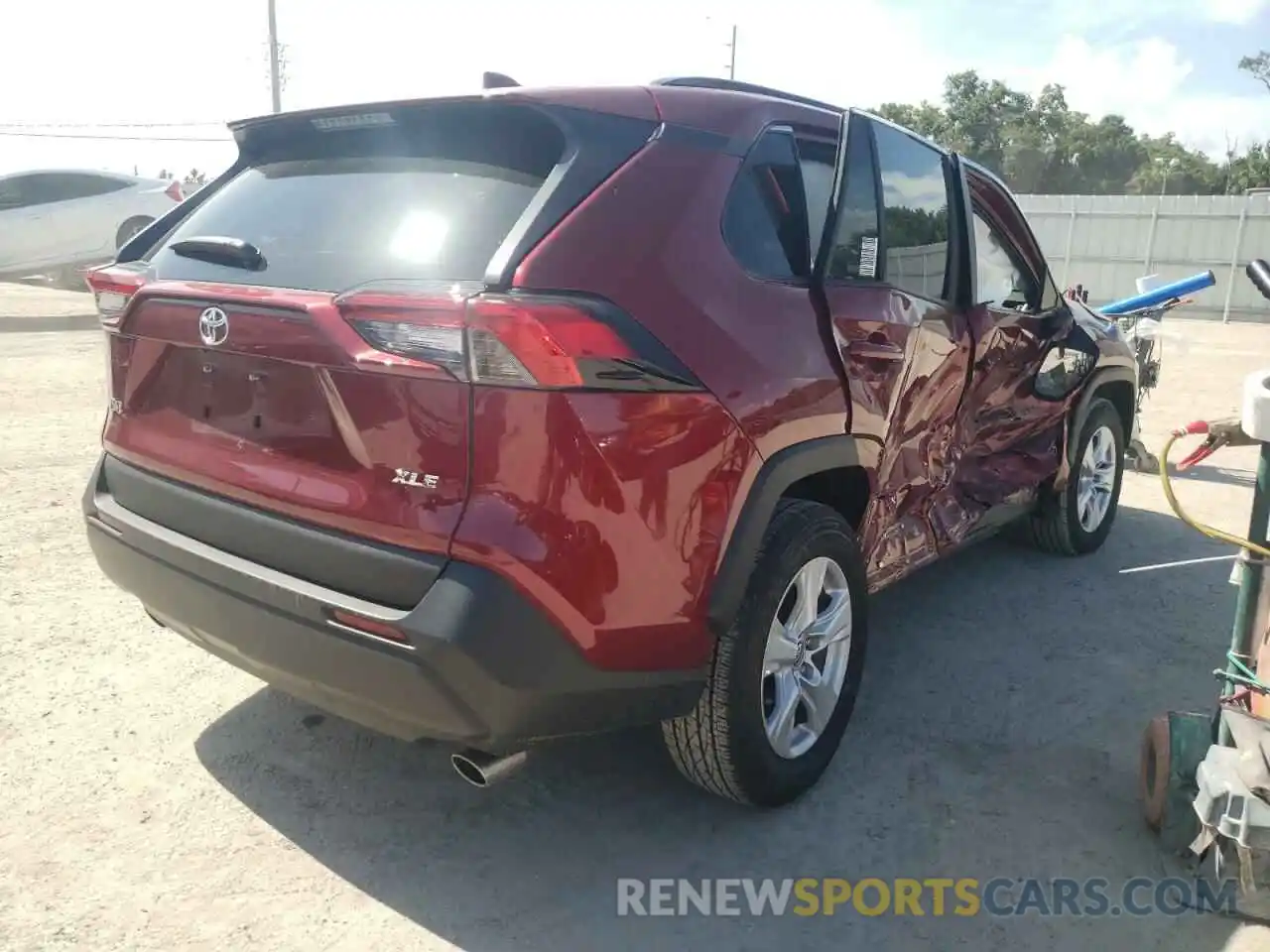 4 Photograph of a damaged car 2T3W1RFVXMW110134 TOYOTA RAV4 2021