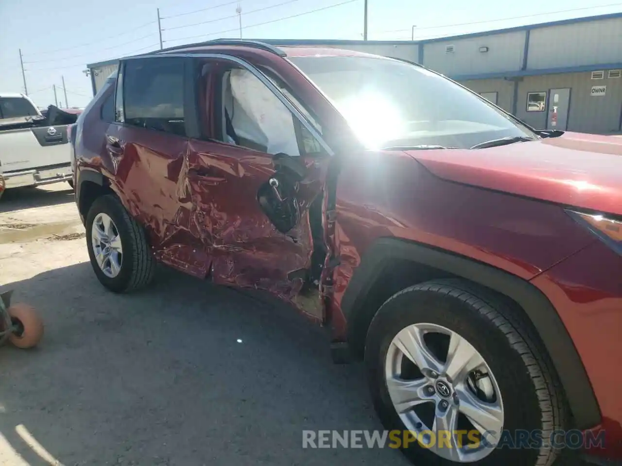 9 Photograph of a damaged car 2T3W1RFVXMW110134 TOYOTA RAV4 2021