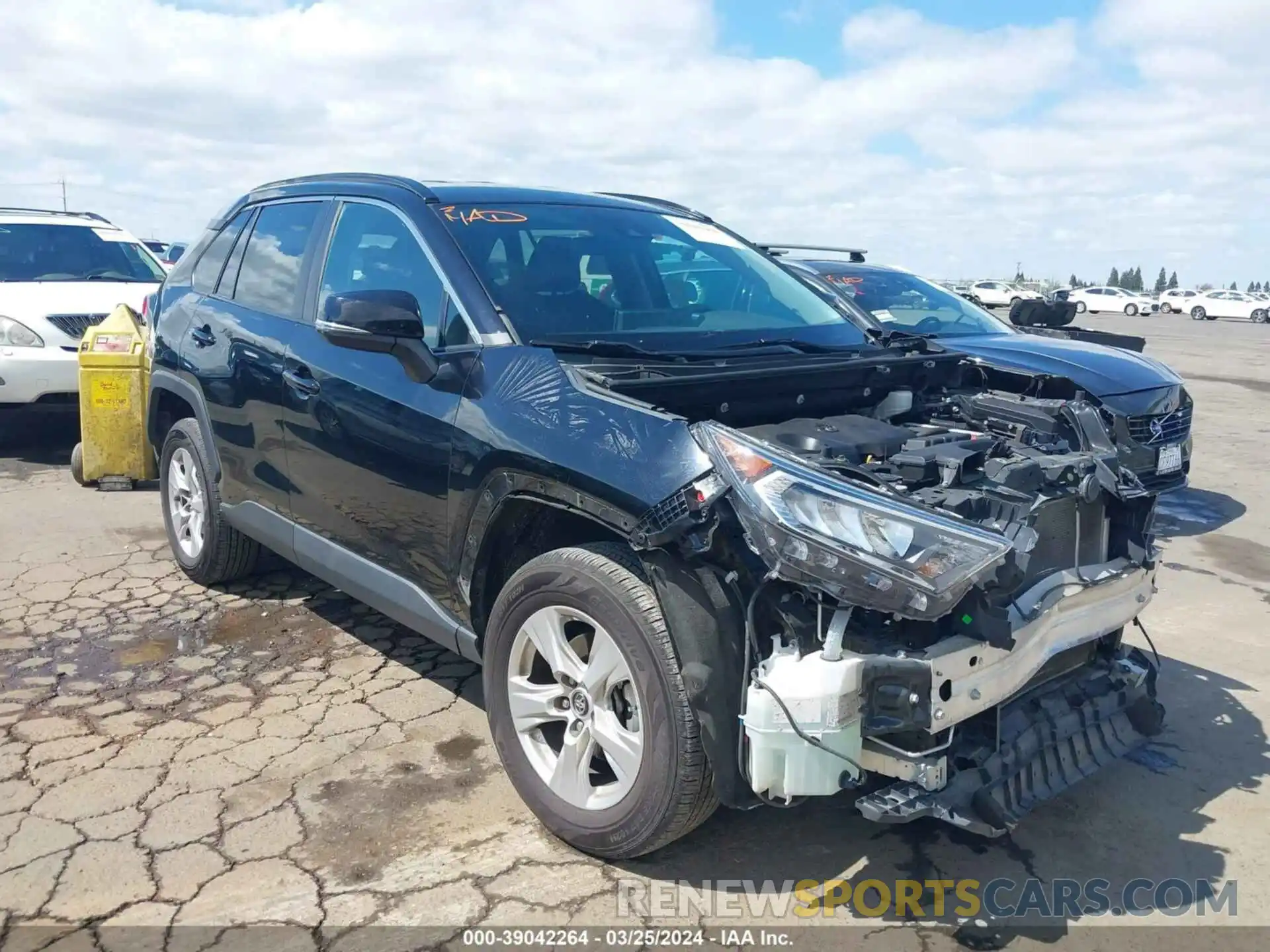 1 Photograph of a damaged car 2T3W1RFVXMW116421 TOYOTA RAV4 2021