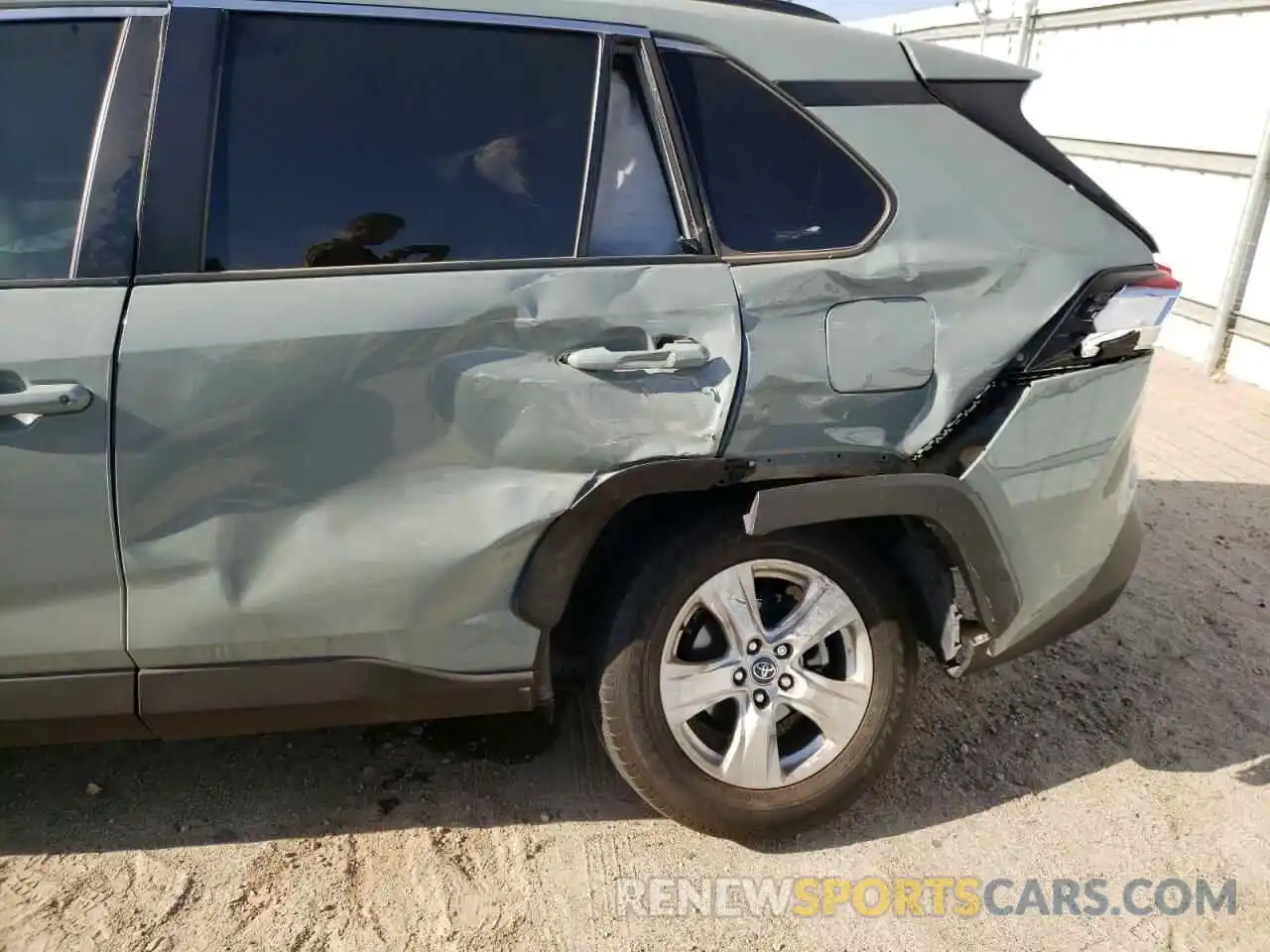 9 Photograph of a damaged car 2T3W1RFVXMW116886 TOYOTA RAV4 2021