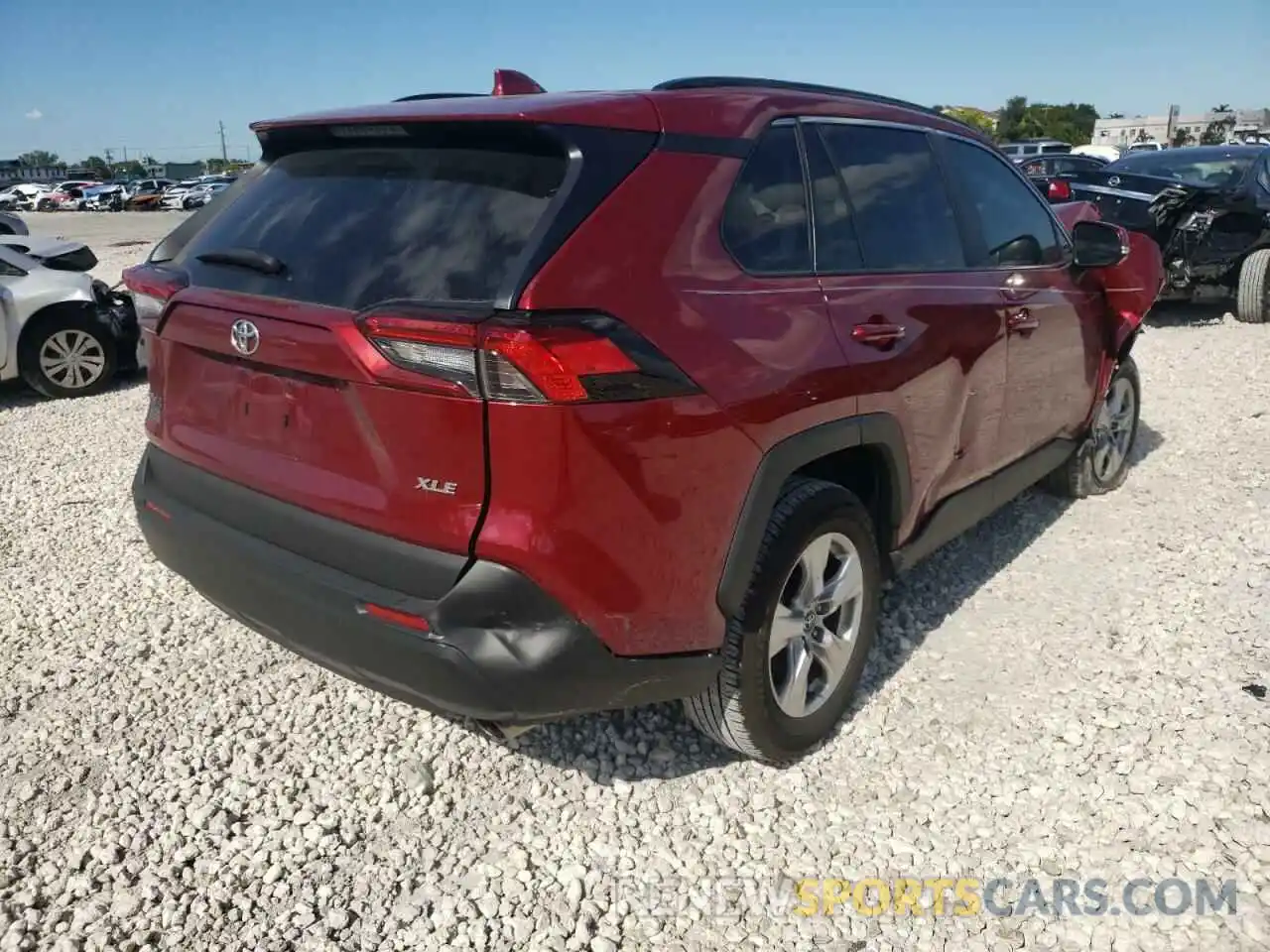 4 Photograph of a damaged car 2T3W1RFVXMW121747 TOYOTA RAV4 2021