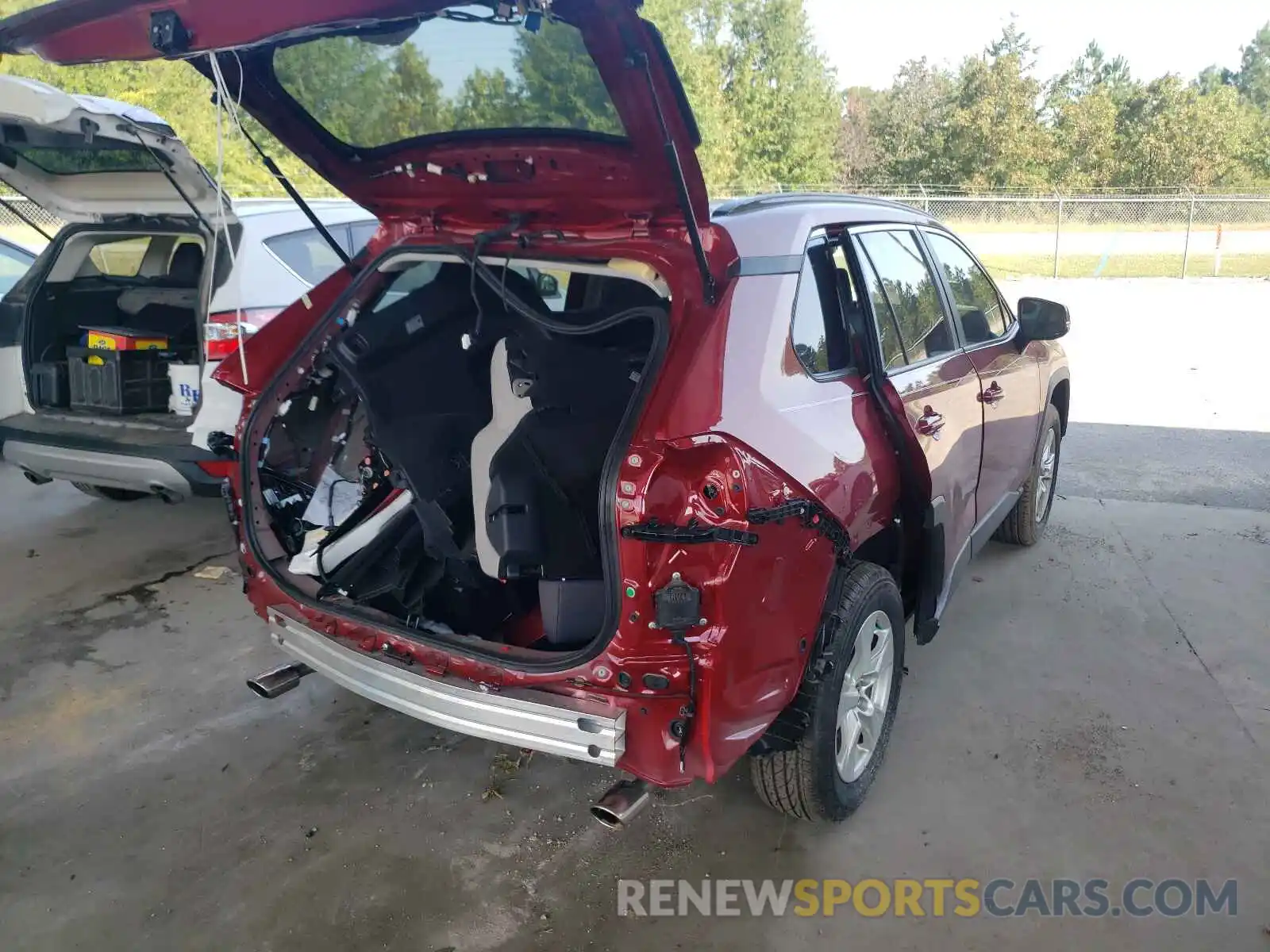 4 Photograph of a damaged car 2T3W1RFVXMW142369 TOYOTA RAV4 2021