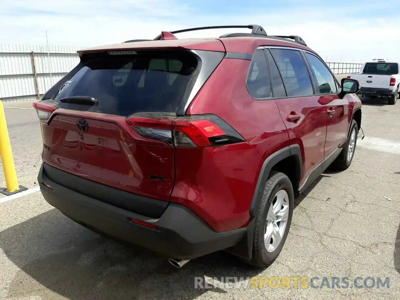 4 Photograph of a damaged car 2T3W1RFVXMW160578 TOYOTA RAV4 2021