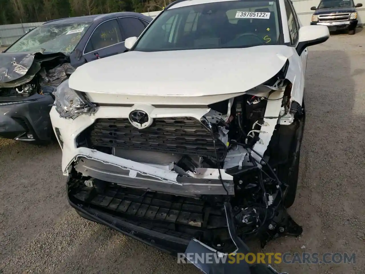 9 Photograph of a damaged car 2T3W1RFVXMW161214 TOYOTA RAV4 2021