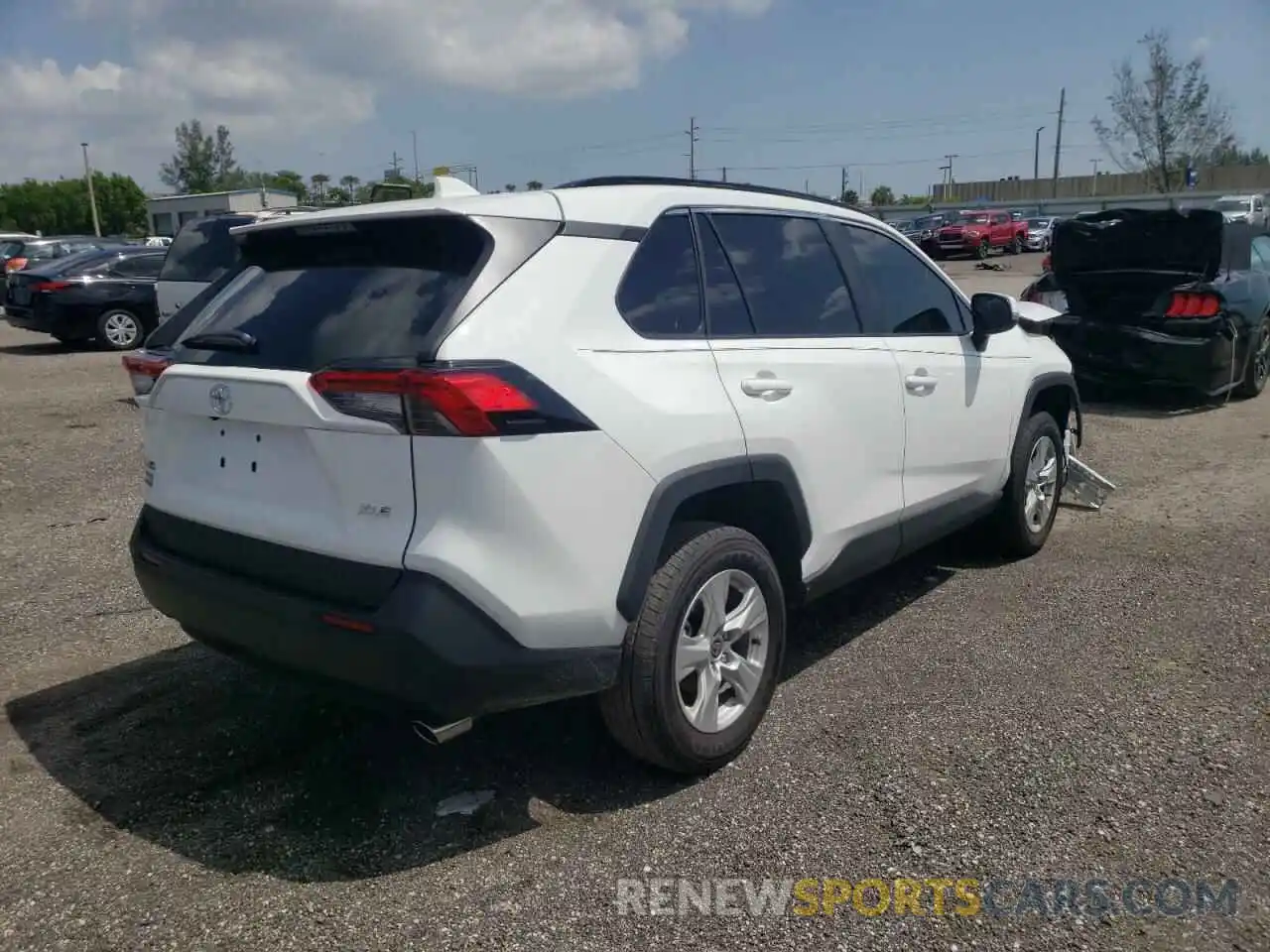 4 Photograph of a damaged car 2T3W1RFVXMW166946 TOYOTA RAV4 2021