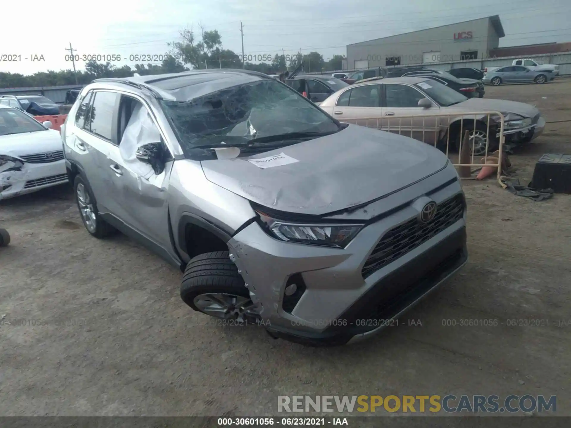 1 Photograph of a damaged car 2T3Y1RFV0MC090230 TOYOTA RAV4 2021