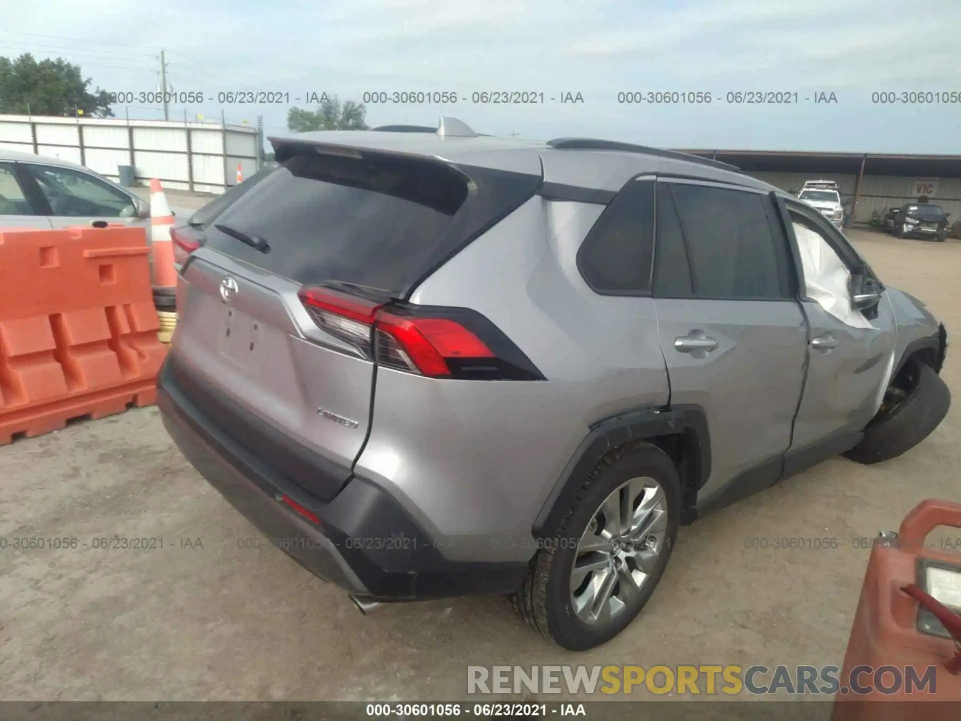 4 Photograph of a damaged car 2T3Y1RFV0MC090230 TOYOTA RAV4 2021