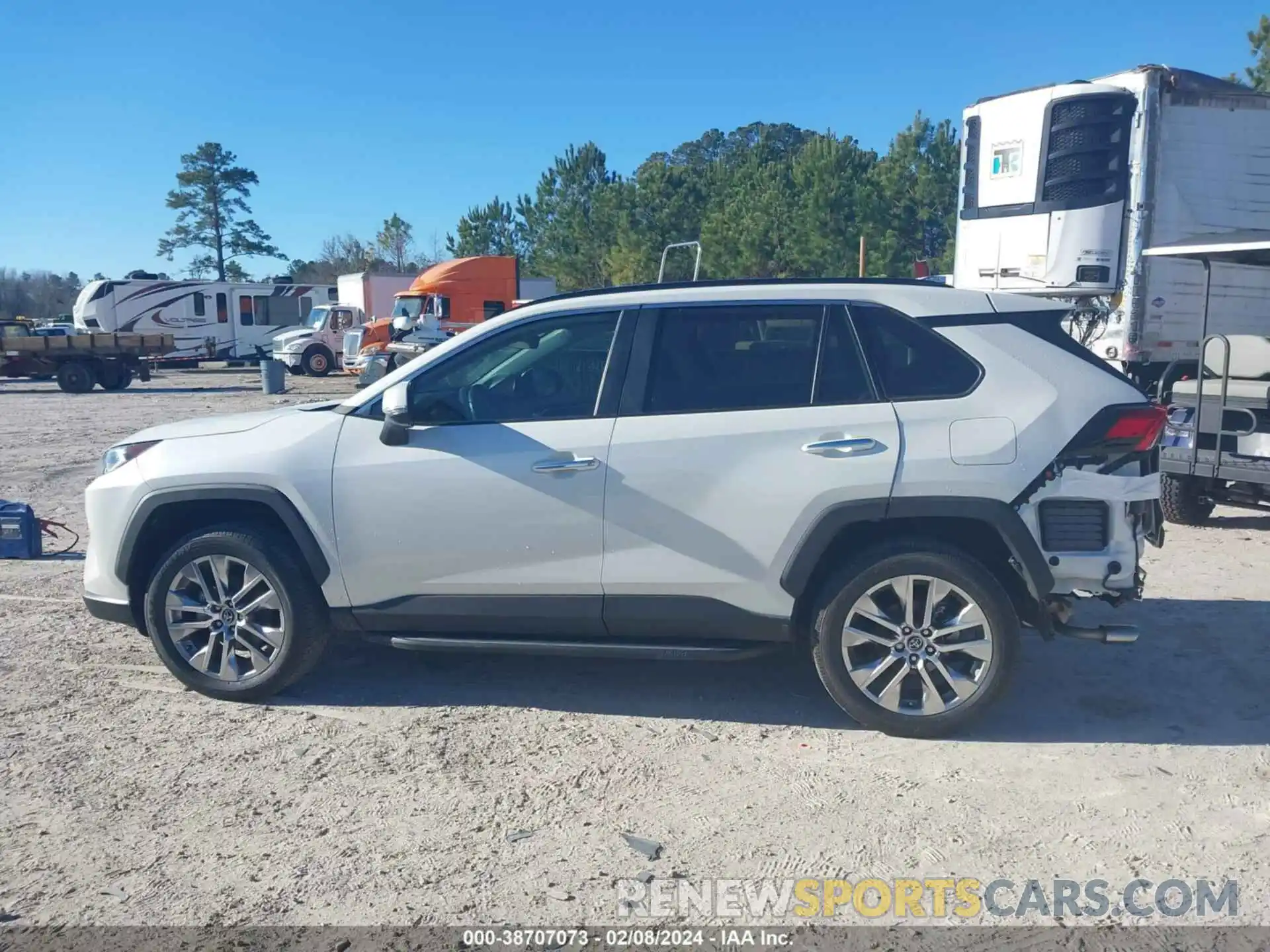 14 Photograph of a damaged car 2T3Y1RFV0MW123936 TOYOTA RAV4 2021