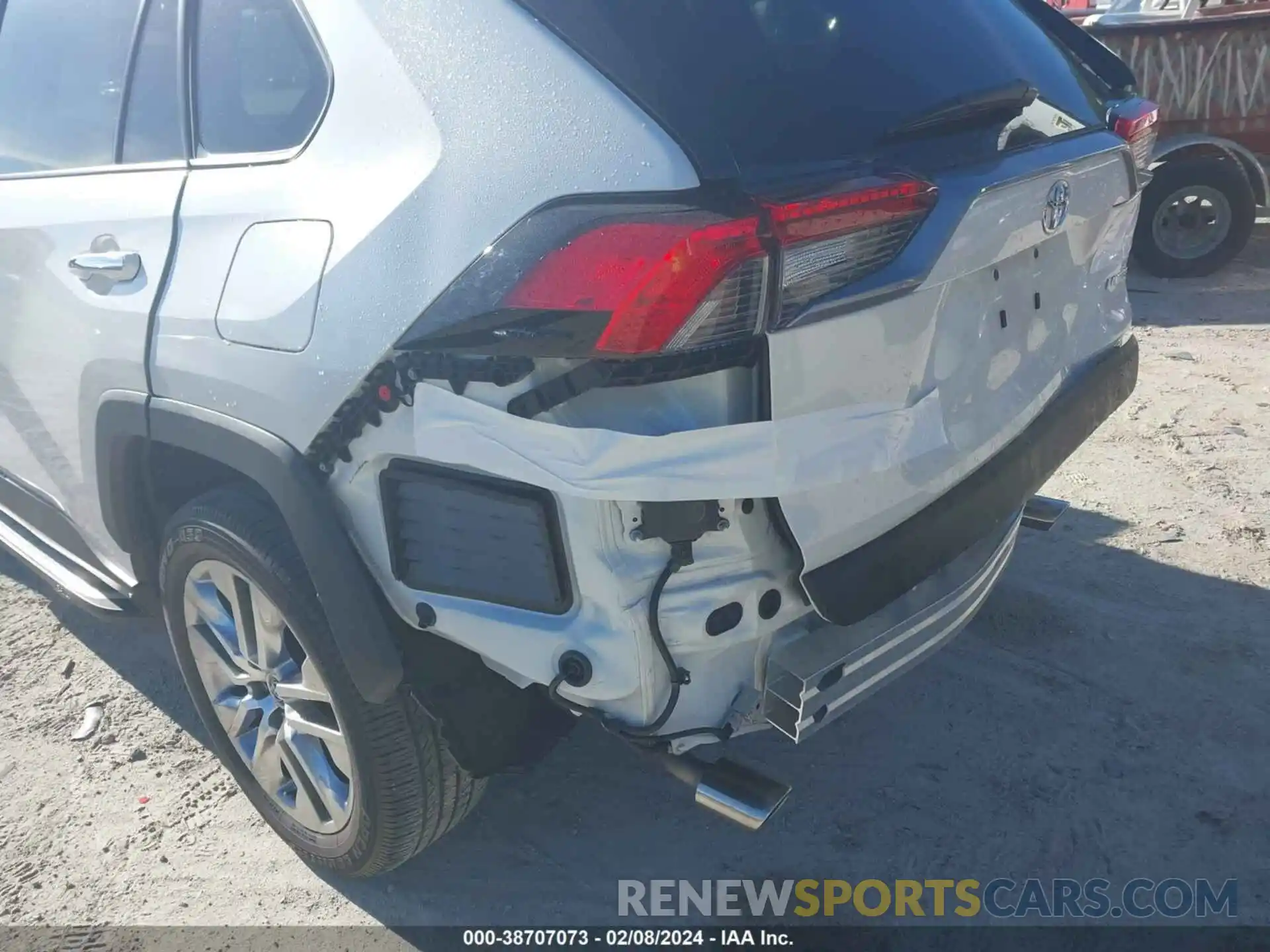 17 Photograph of a damaged car 2T3Y1RFV0MW123936 TOYOTA RAV4 2021