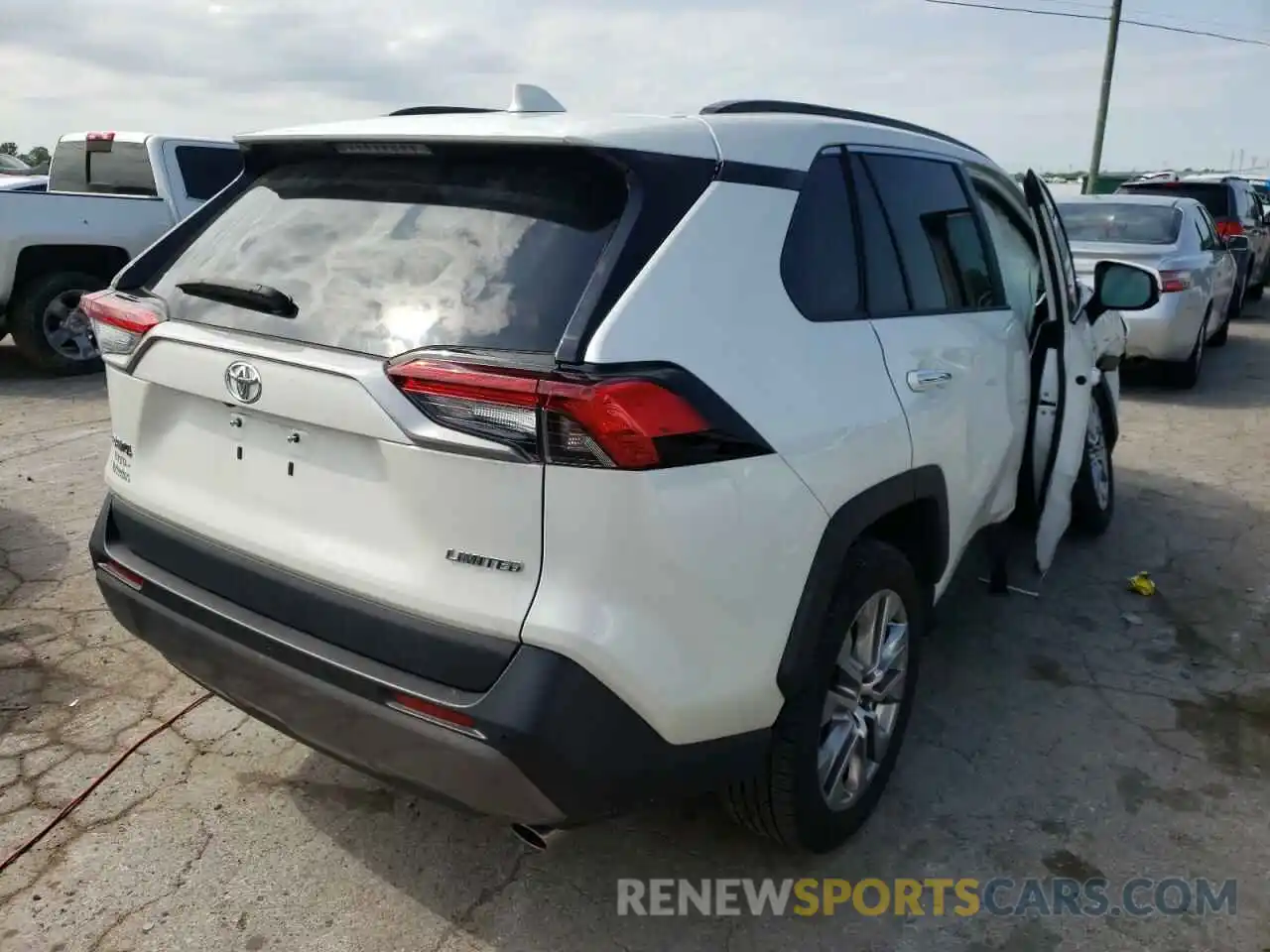 4 Photograph of a damaged car 2T3Y1RFV3MW103762 TOYOTA RAV4 2021