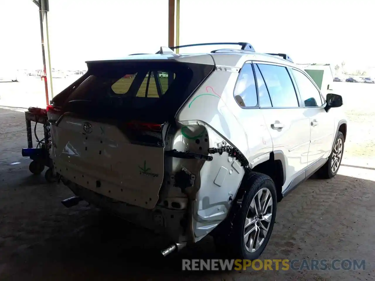 4 Photograph of a damaged car 2T3Y1RFV6MW108647 TOYOTA RAV4 2021