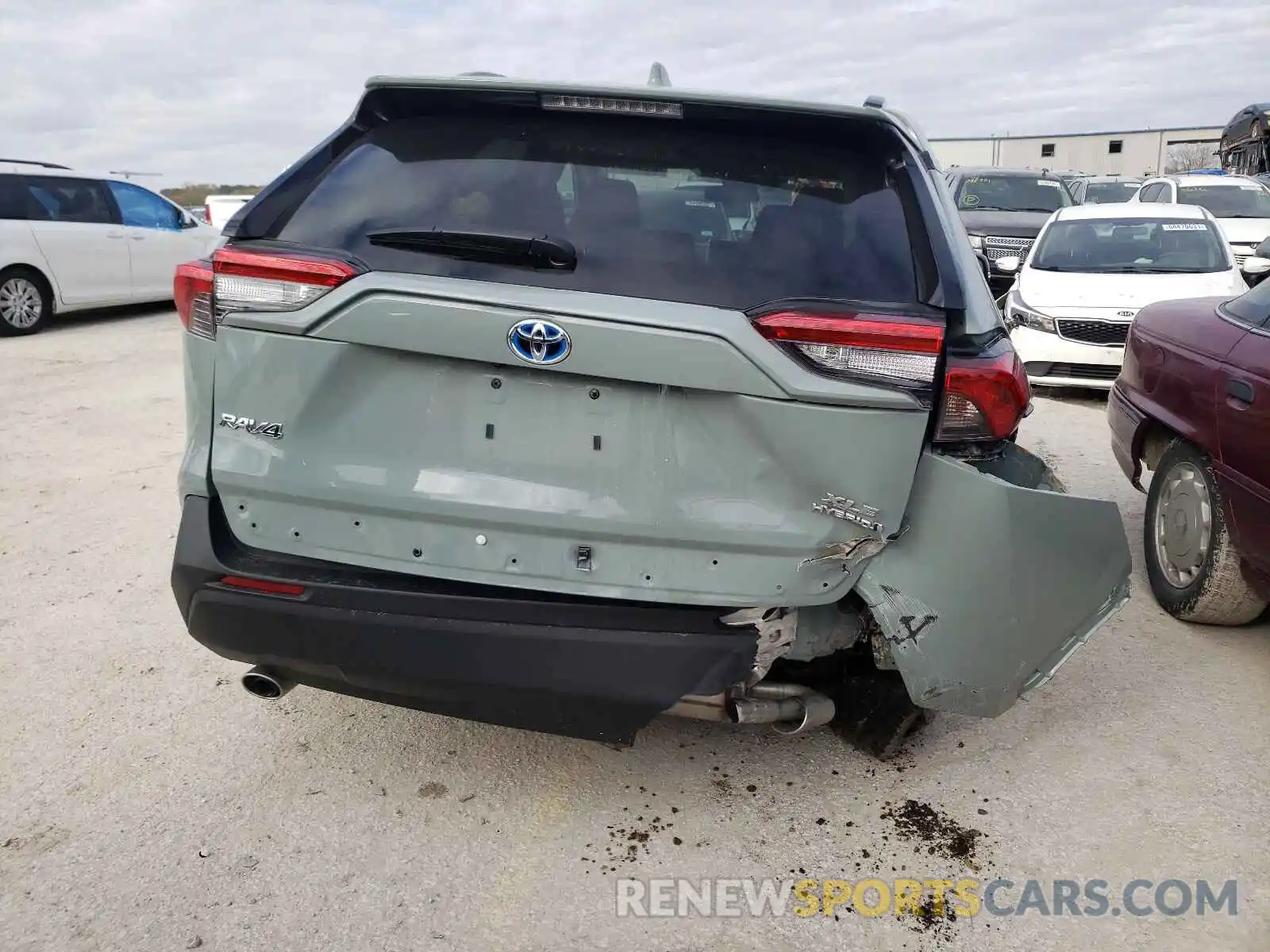 9 Photograph of a damaged car 4T3B6RFV0MU019390 TOYOTA RAV4 2021