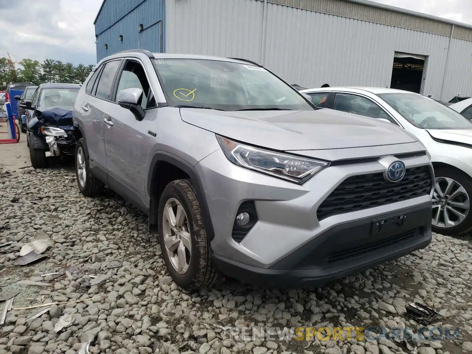 1 Photograph of a damaged car 4T3B6RFV0MU023620 TOYOTA RAV4 2021