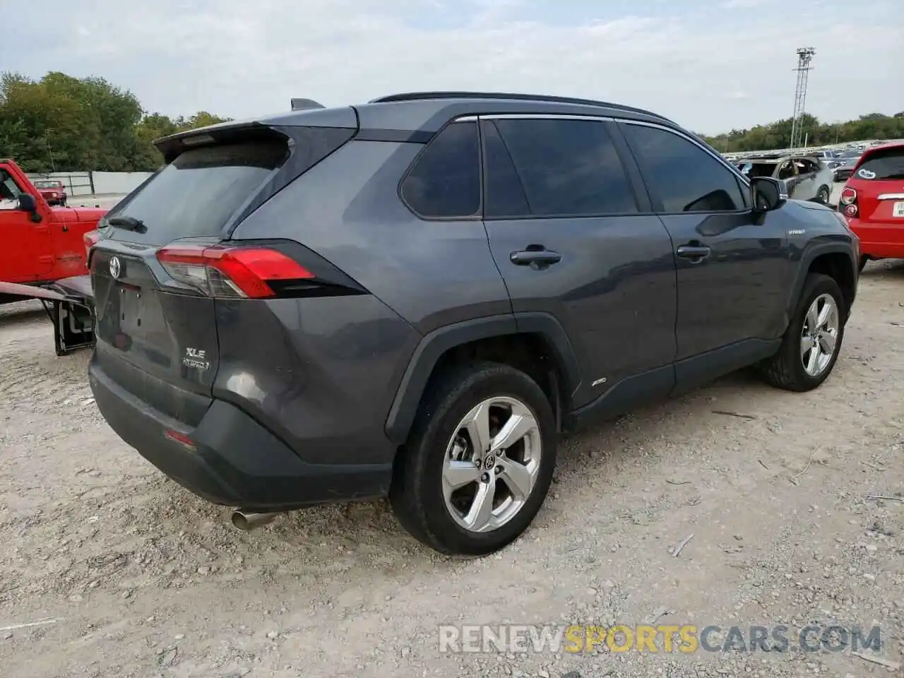 4 Photograph of a damaged car 4T3B6RFV4MU046091 TOYOTA RAV4 2021