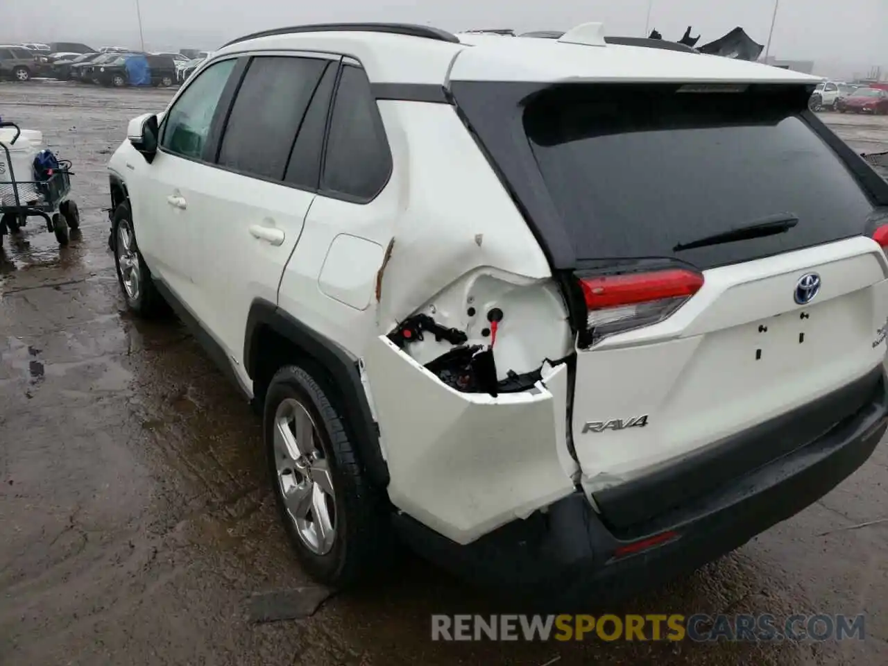 3 Photograph of a damaged car 4T3B6RFV5MU030739 TOYOTA RAV4 2021