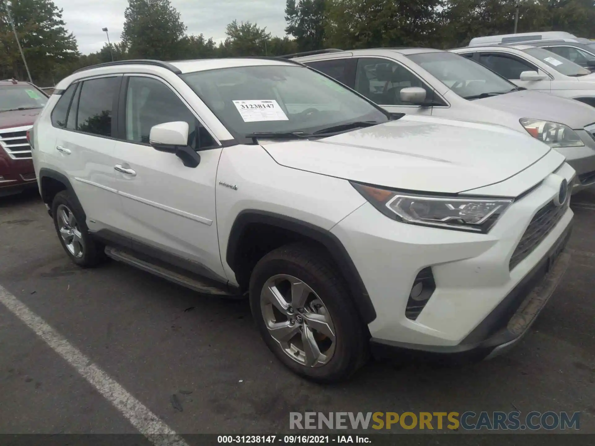 1 Photograph of a damaged car 4T3D6RFV0MU022928 TOYOTA RAV4 2021