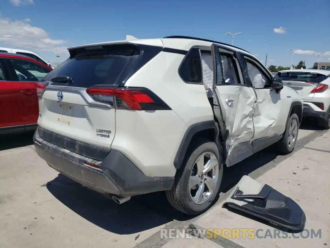 4 Photograph of a damaged car 4T3D6RFV1MU009878 TOYOTA RAV4 2021