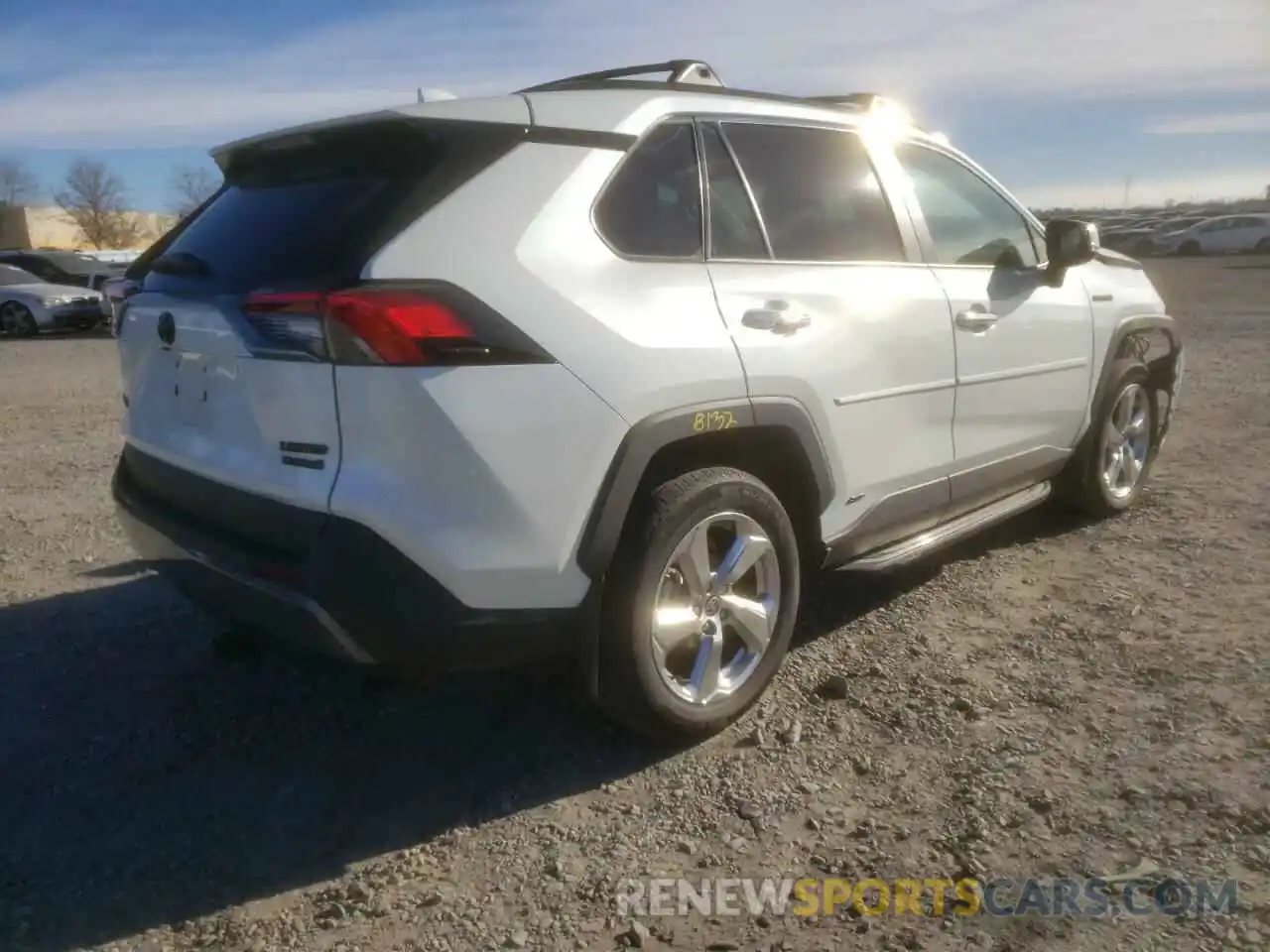 4 Photograph of a damaged car 4T3D6RFV1MU039088 TOYOTA RAV4 2021