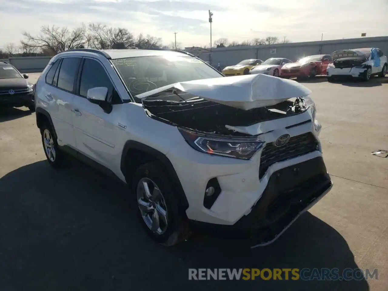 1 Photograph of a damaged car 4T3D6RFV3MU043272 TOYOTA RAV4 2021