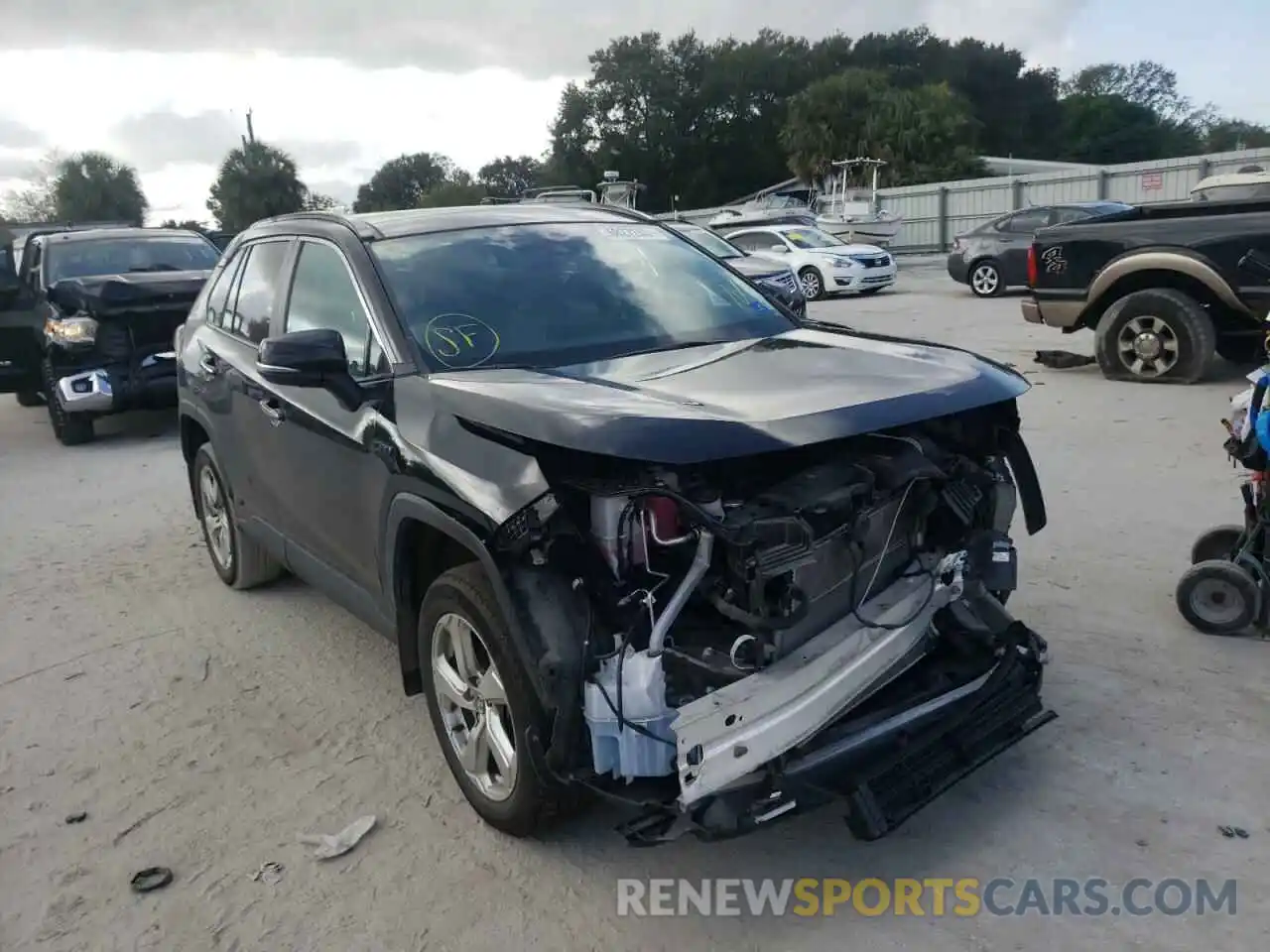 1 Photograph of a damaged car 4T3D6RFV4MU010538 TOYOTA RAV4 2021