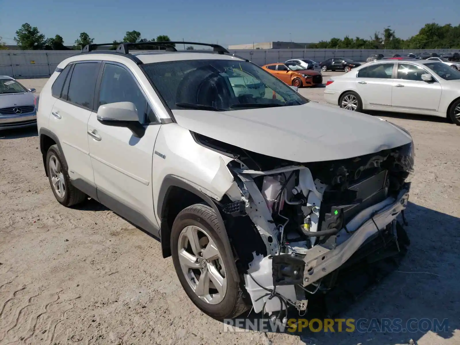 1 Photograph of a damaged car 4T3D6RFV4MU011592 TOYOTA RAV4 2021