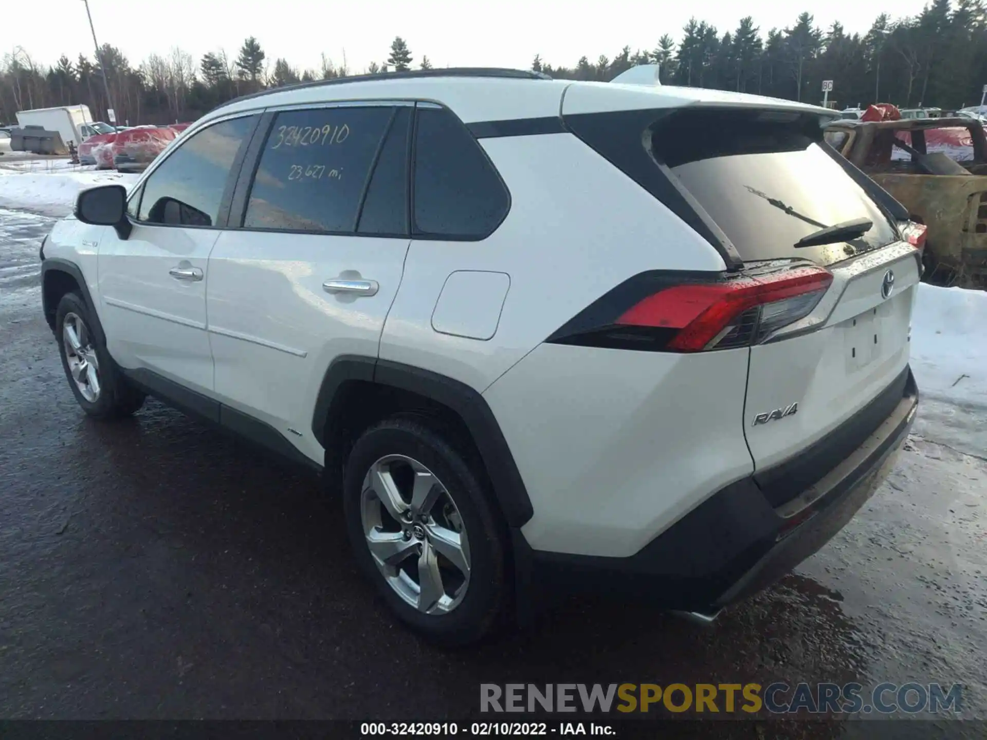 3 Photograph of a damaged car 4T3D6RFV5MU020592 TOYOTA RAV4 2021