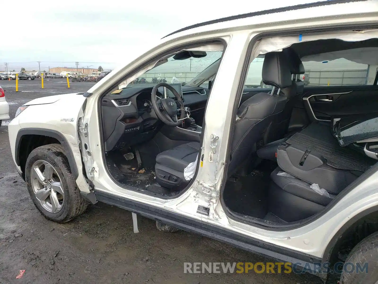 9 Photograph of a damaged car 4T3D6RFV6MU009102 TOYOTA RAV4 2021