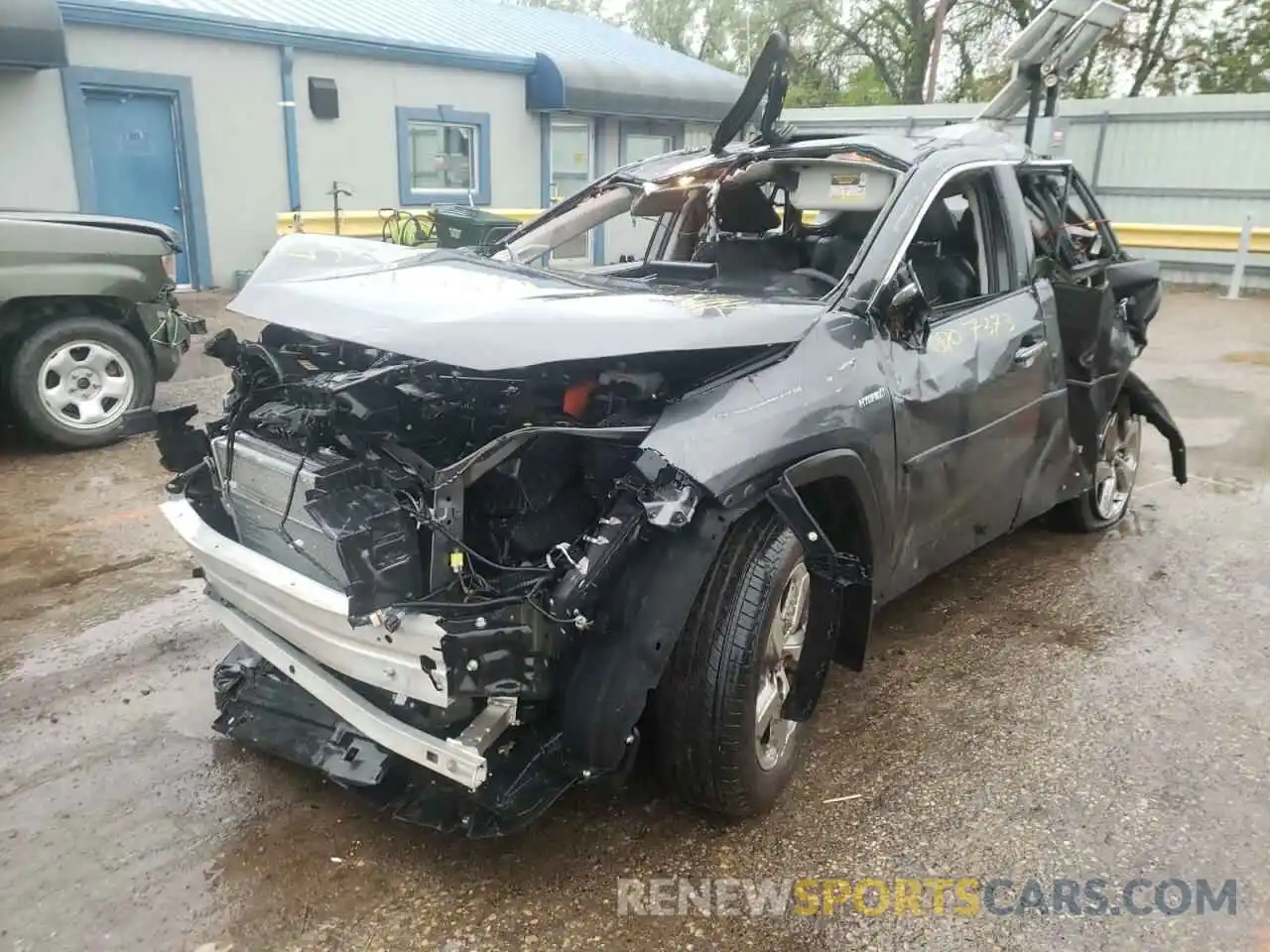 2 Photograph of a damaged car 4T3D6RFV6MU055903 TOYOTA RAV4 2021