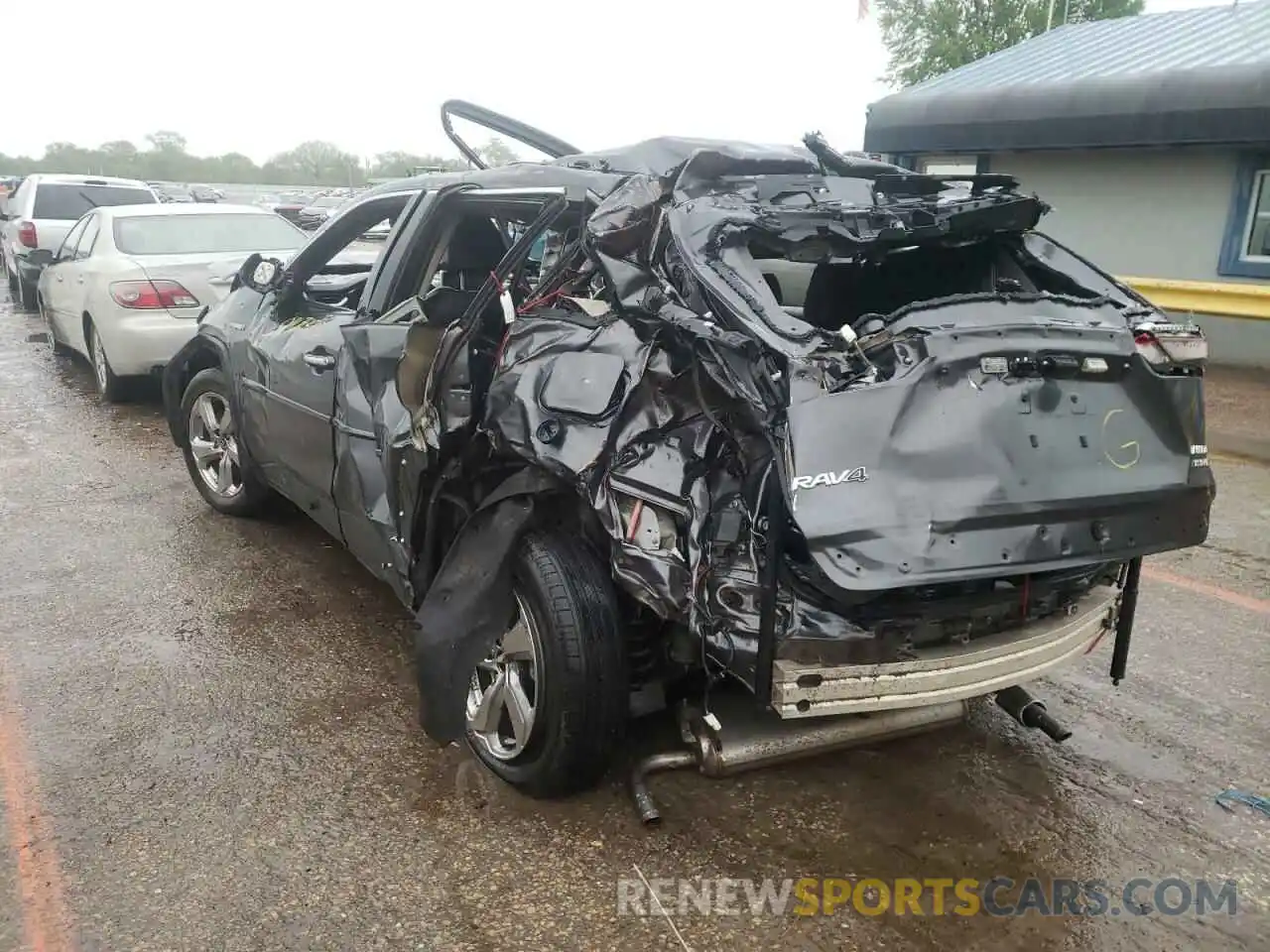 3 Photograph of a damaged car 4T3D6RFV6MU055903 TOYOTA RAV4 2021