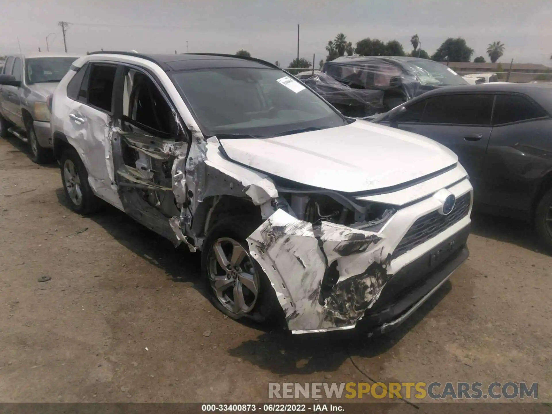 1 Photograph of a damaged car 4T3D6RFV6MU061121 TOYOTA RAV4 2021