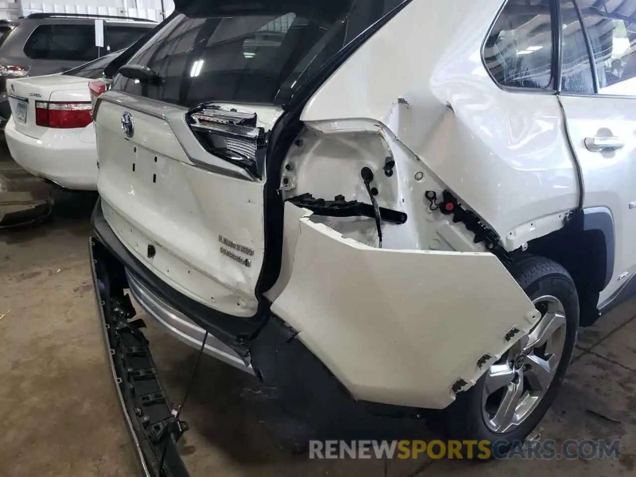 9 Photograph of a damaged car 4T3D6RFV7MU062018 TOYOTA RAV4 2021