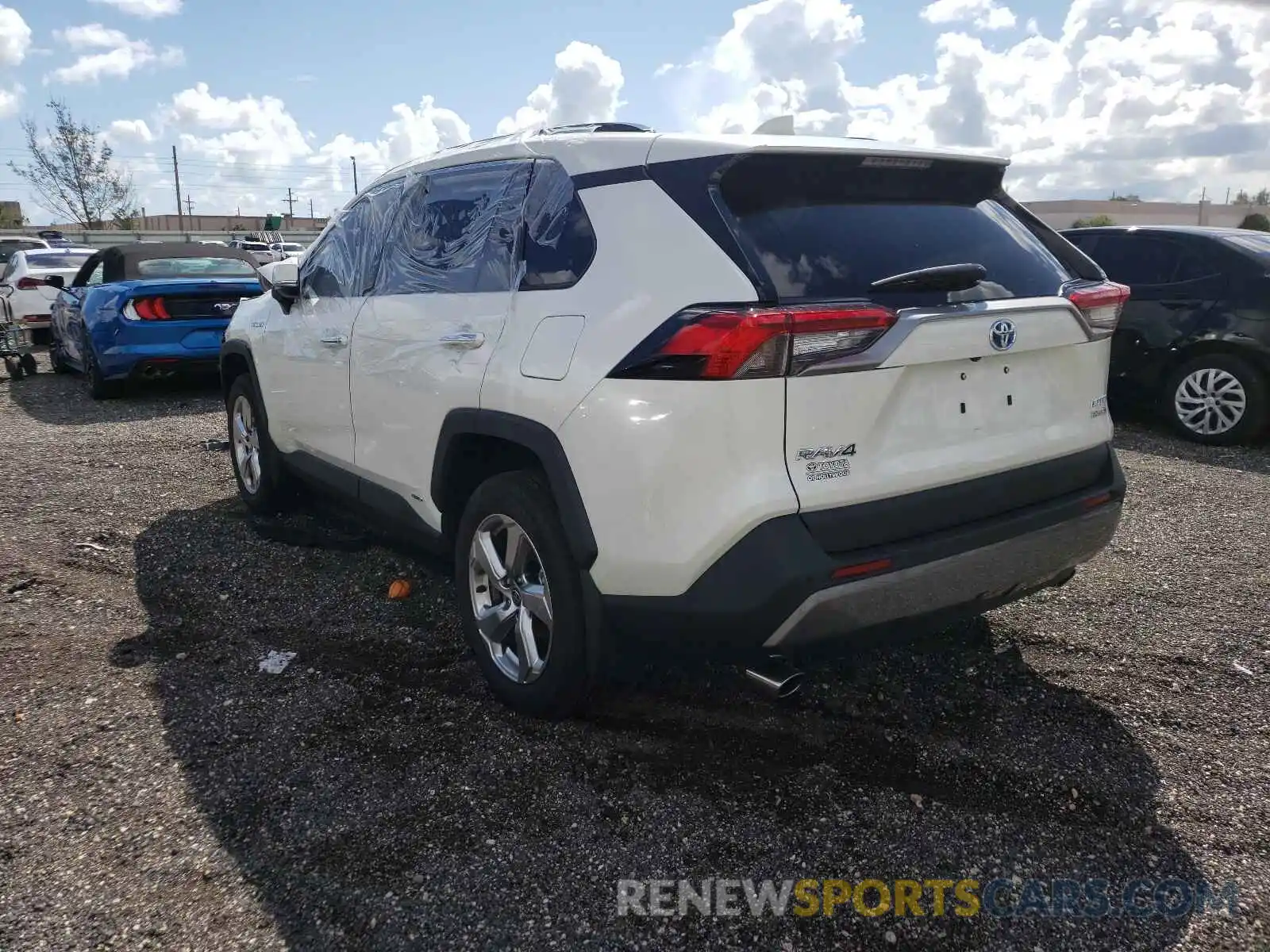 3 Photograph of a damaged car 4T3D6RFV8MU038469 TOYOTA RAV4 2021