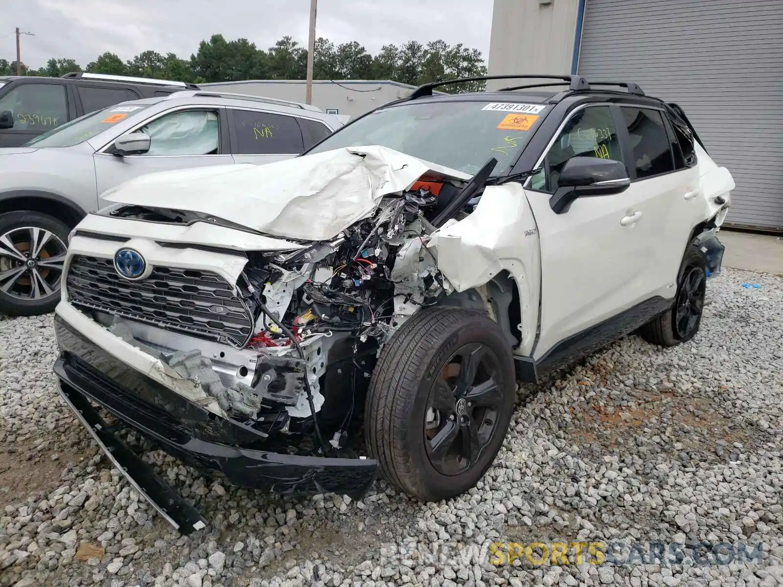 2 Photograph of a damaged car 4T3E6RFV0MU030287 TOYOTA RAV4 2021