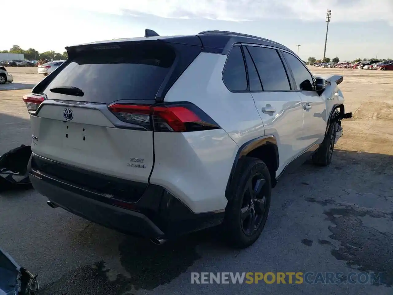 4 Photograph of a damaged car 4T3E6RFV1MU024322 TOYOTA RAV4 2021