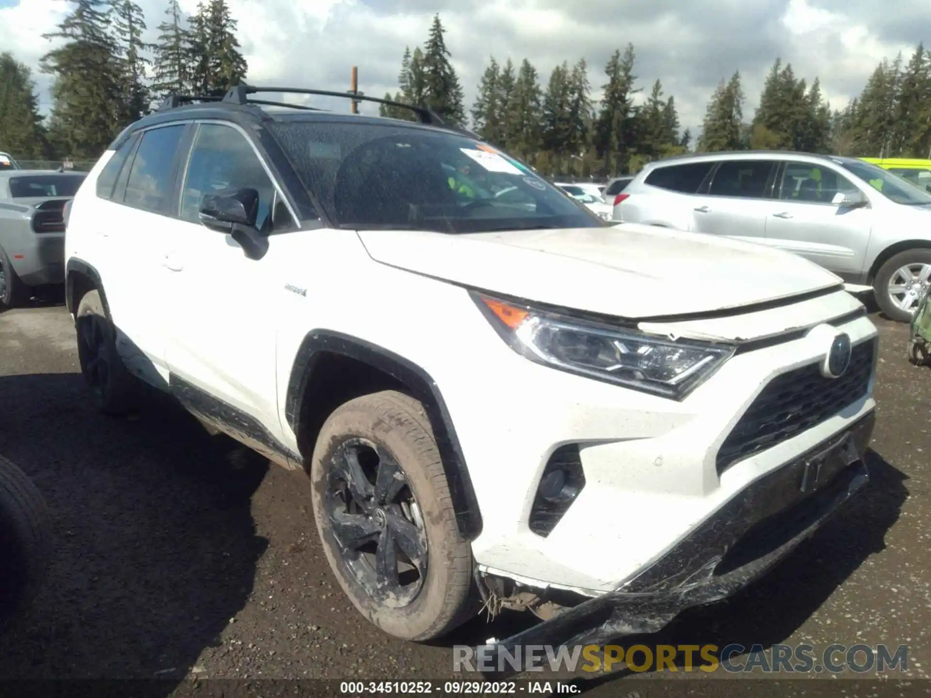 1 Photograph of a damaged car 4T3E6RFV3MU028100 TOYOTA RAV4 2021