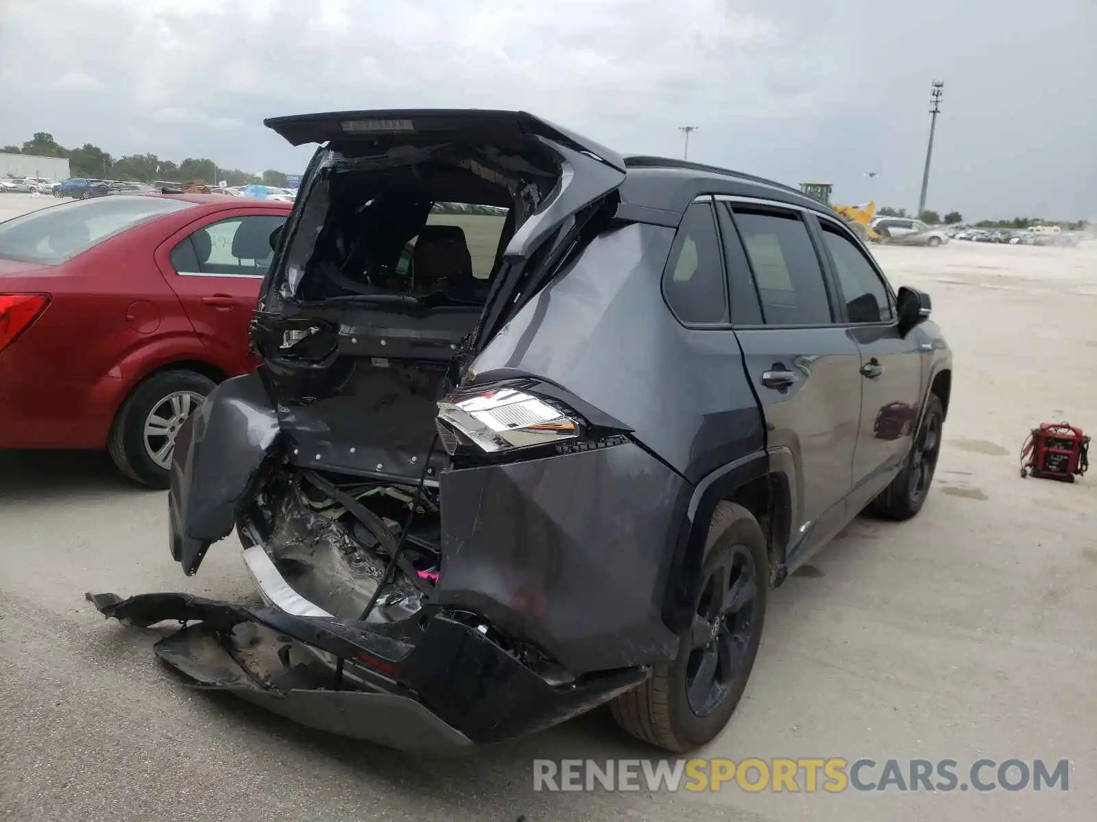 4 Photograph of a damaged car 4T3E6RFVXMU039126 TOYOTA RAV4 2021