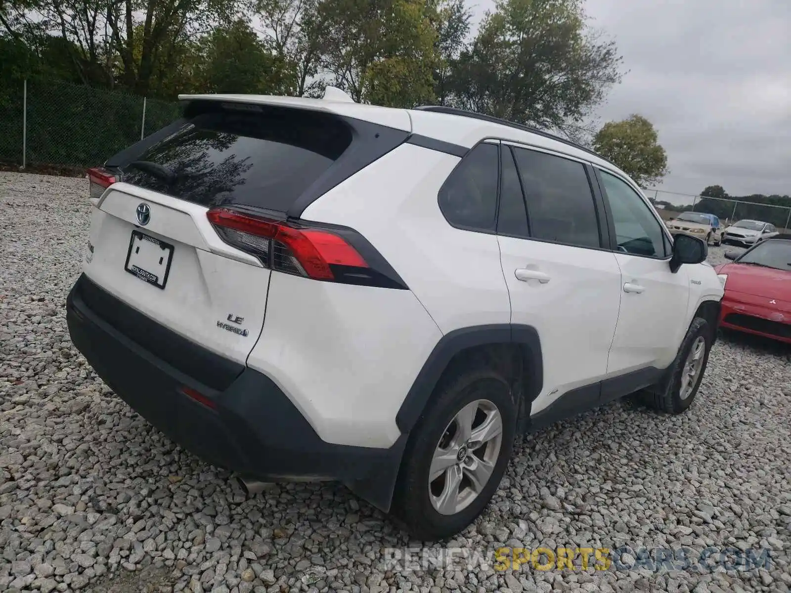 4 Photograph of a damaged car 4T3L6RFV3MU025057 TOYOTA RAV4 2021