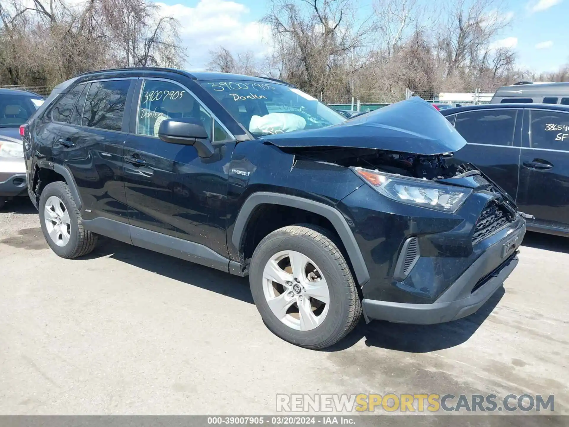 1 Photograph of a damaged car 4T3L6RFV6MU012044 TOYOTA RAV4 2021