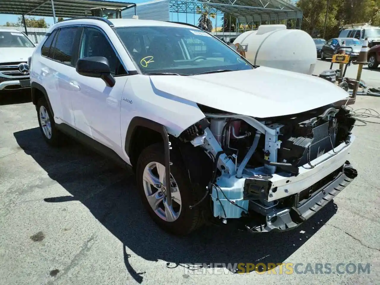 1 Photograph of a damaged car 4T3LWRFV0MU021158 TOYOTA RAV4 2021